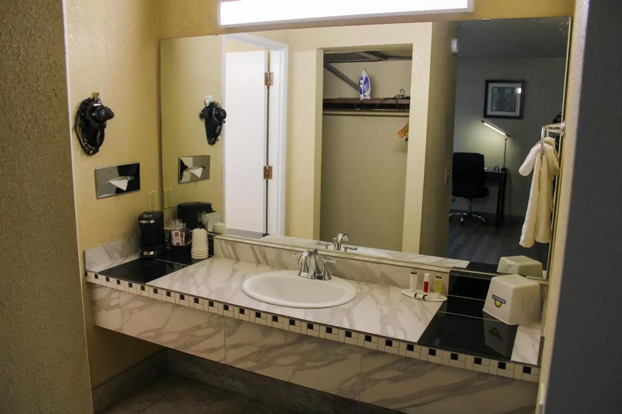 Bathroom in Days Inn by Wyndham Bend