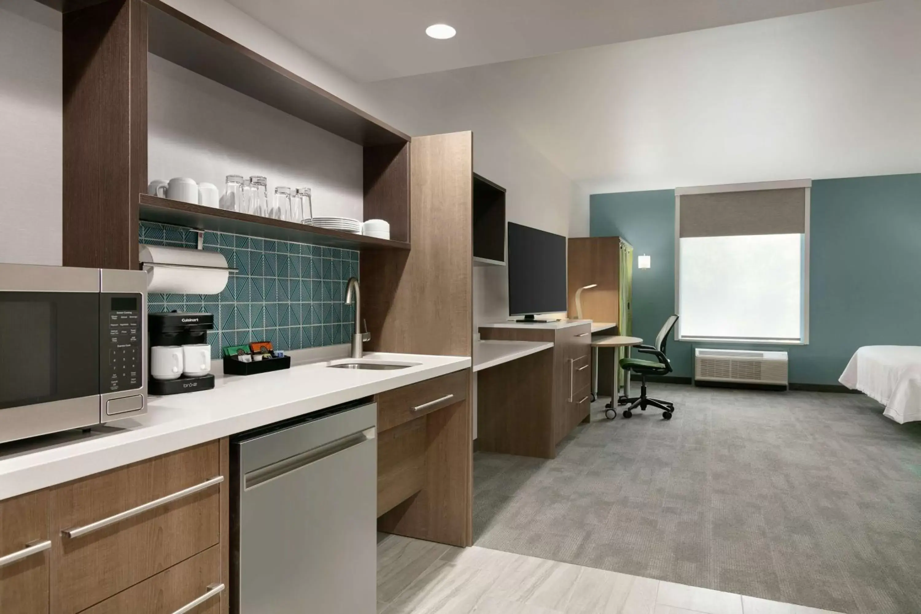 Bedroom, Kitchen/Kitchenette in Home2 Suites By Hilton Norfolk Airport