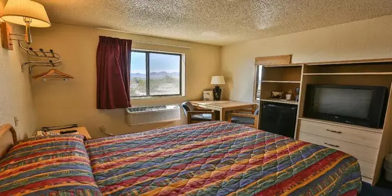 Day, Bed in Super 8 by Wyndham Lake Havasu City
