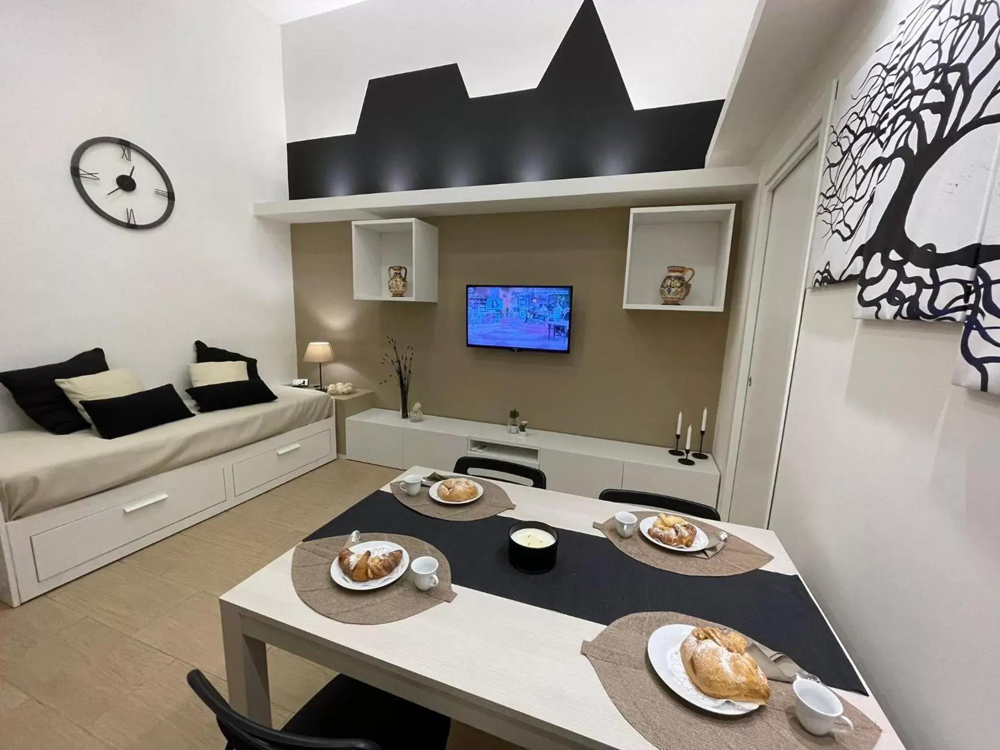 Dining area in Suite Ciclopi Acitrezza