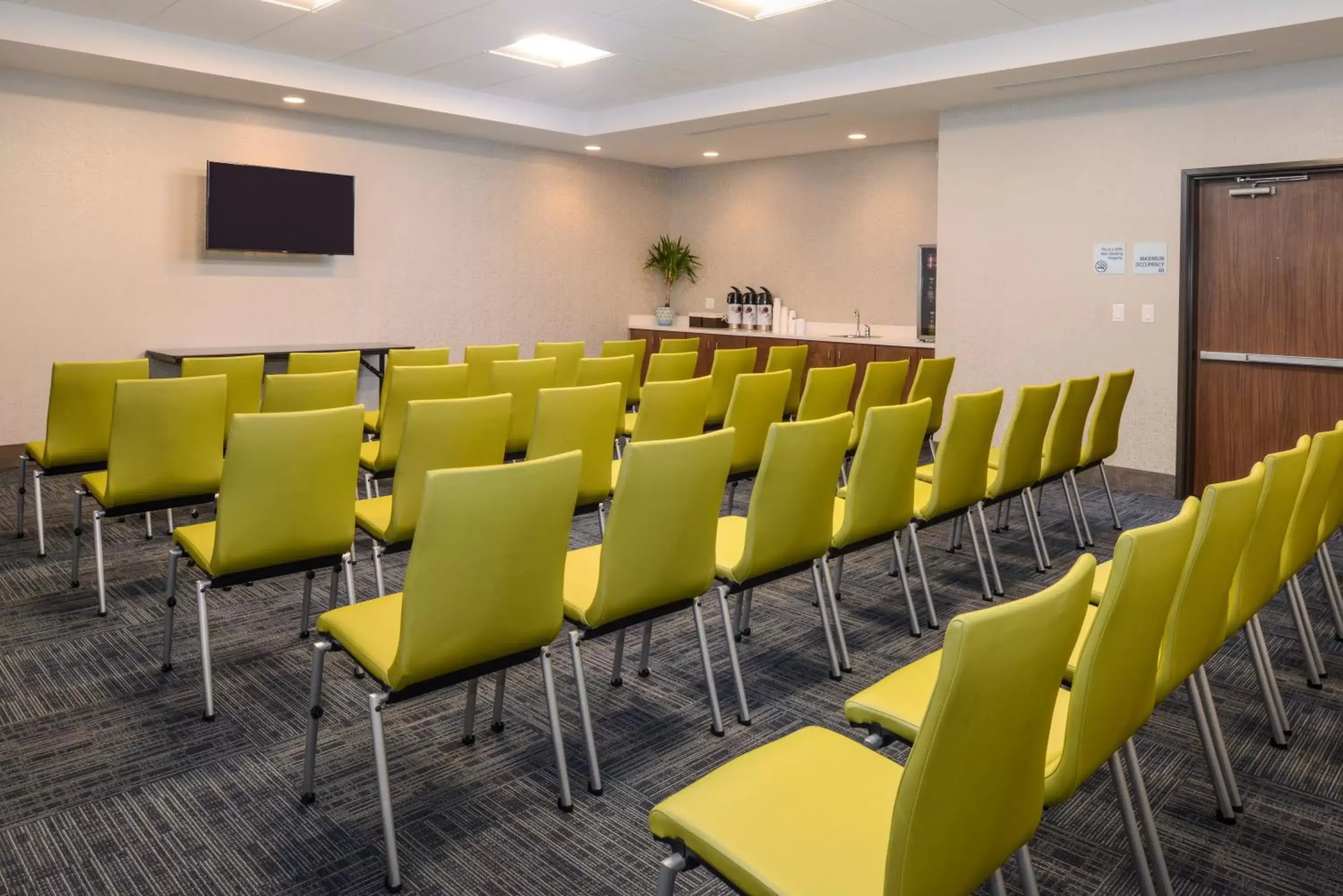 Meeting/conference room in Holiday Inn Express & Suites - St. Petersburg - Madeira Beach, an IHG Hotel