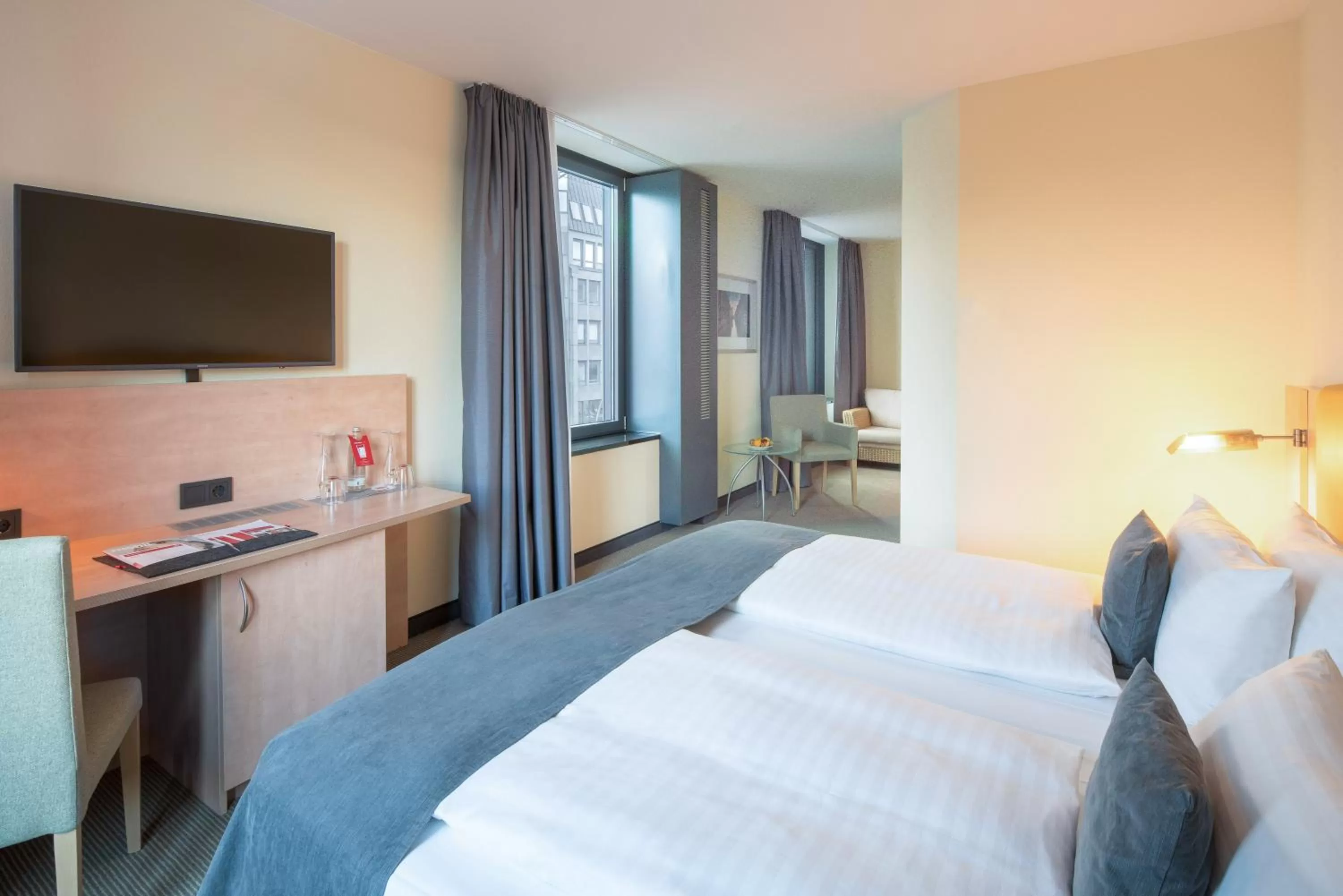 Photo of the whole room, Bed in IntercityHotel Hamburg Hauptbahnhof