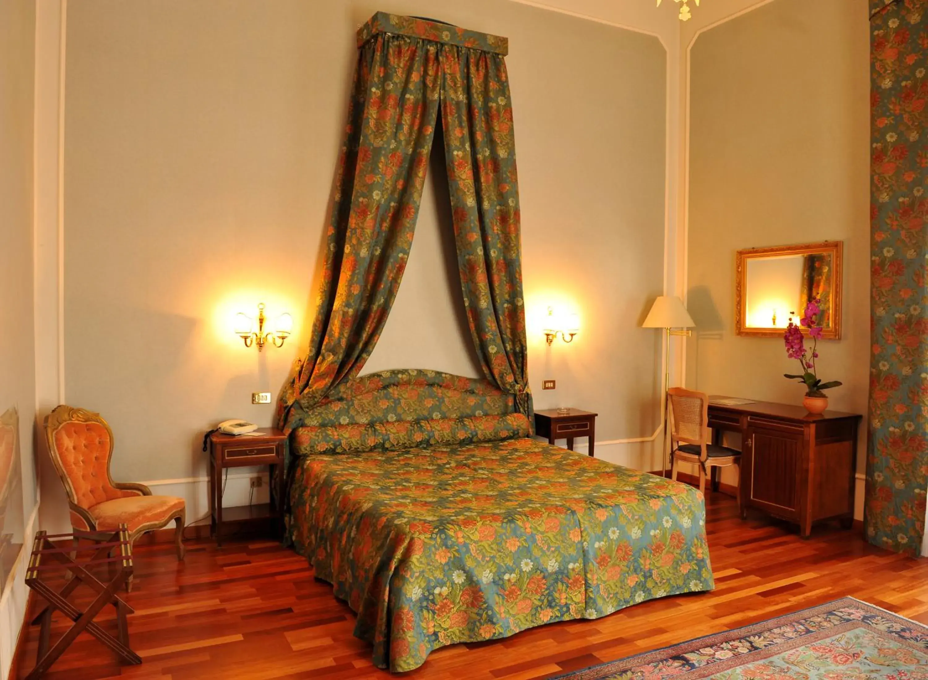 Photo of the whole room, Bed in Grande Albergo Quattro Stagioni