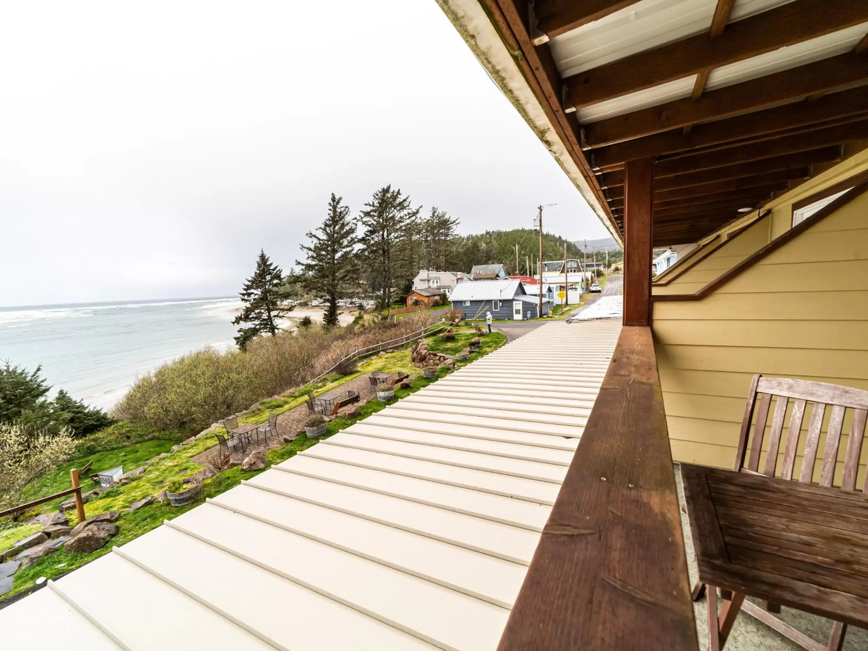 Patio, Balcony/Terrace in Terimore Lodging by the Sea