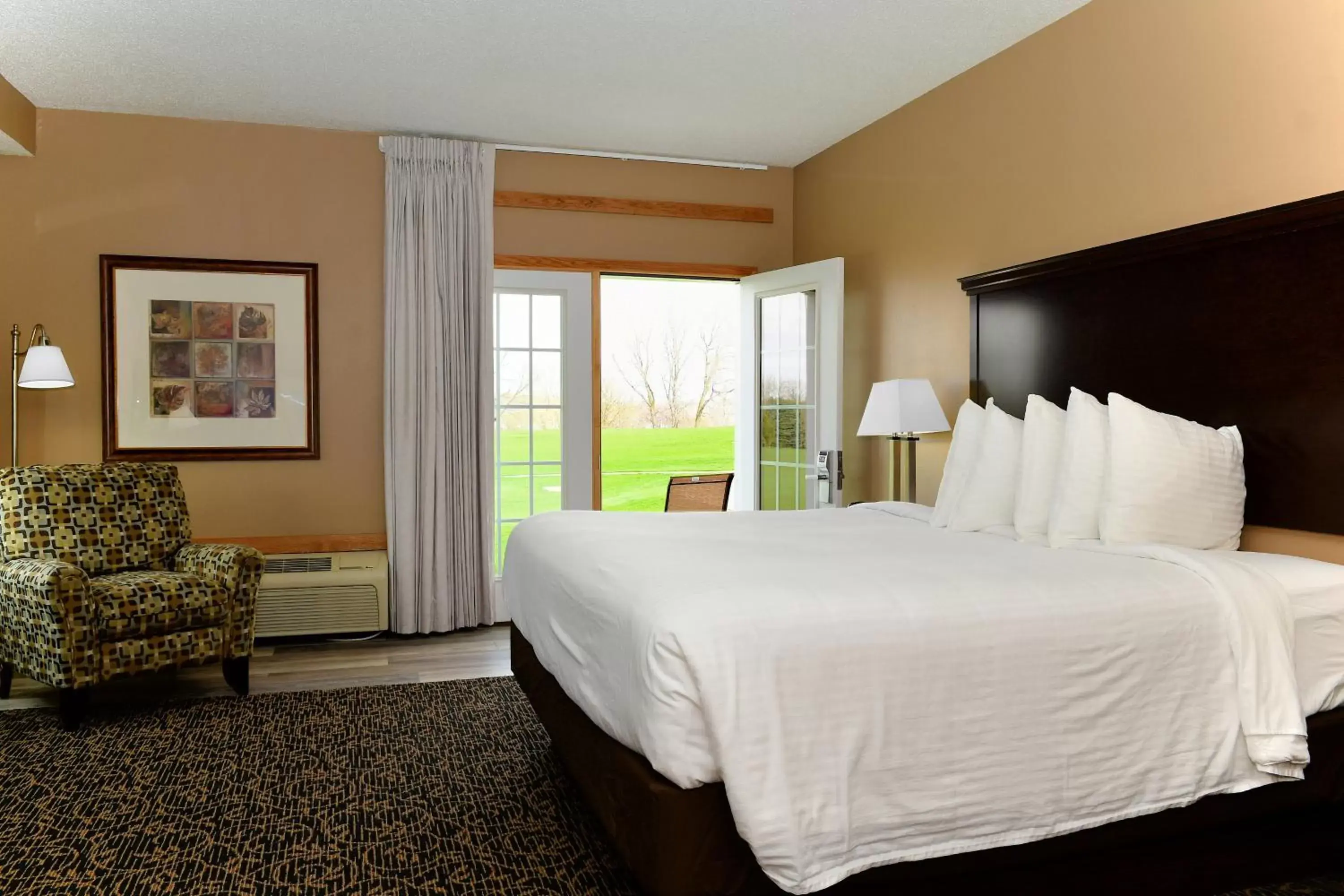 Bed in Cobblestone Inn & Suites - Denison | Majestic Hills