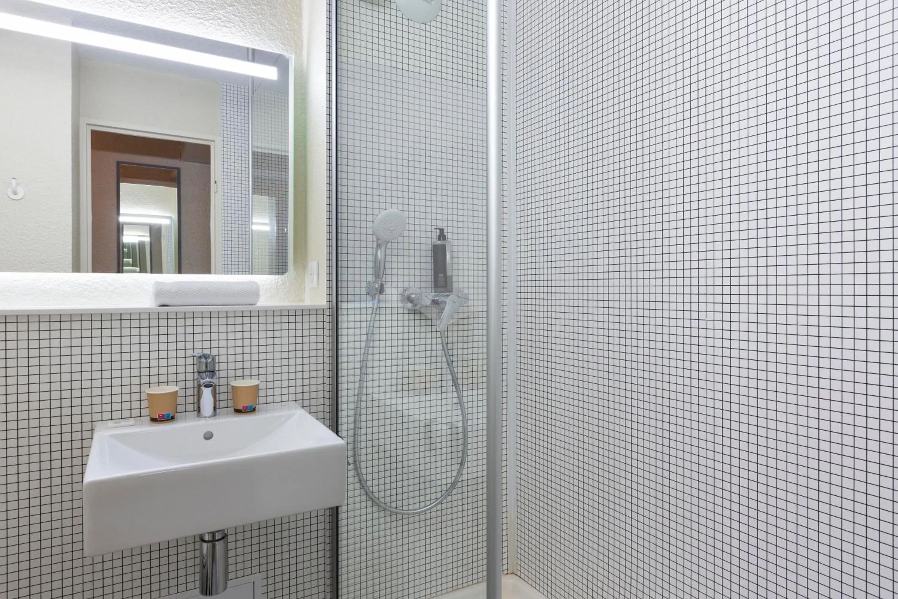 Shower, Bathroom in ibis budget Antony Massy