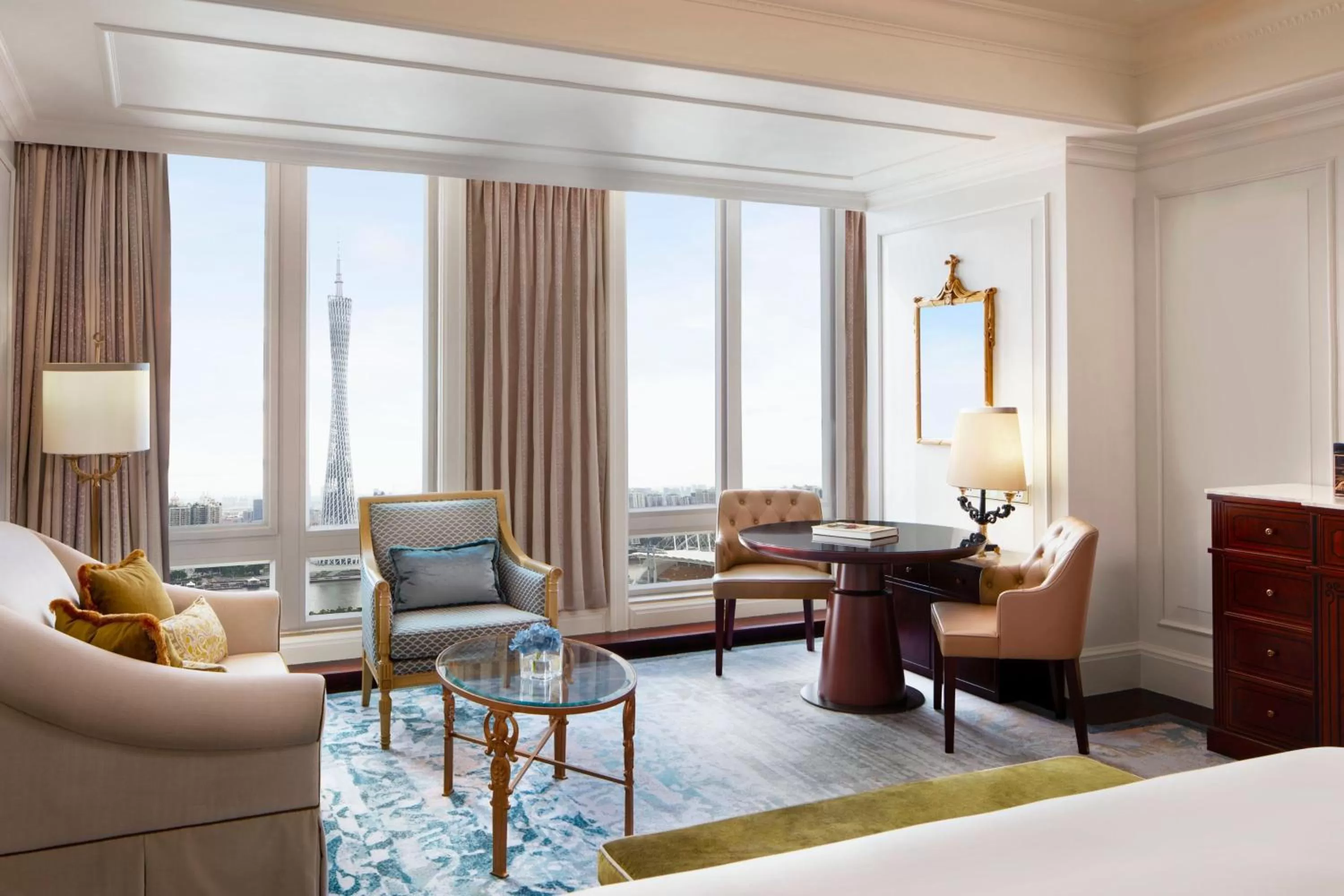 Photo of the whole room, Bed in The Ritz-Carlton, Guangzhou