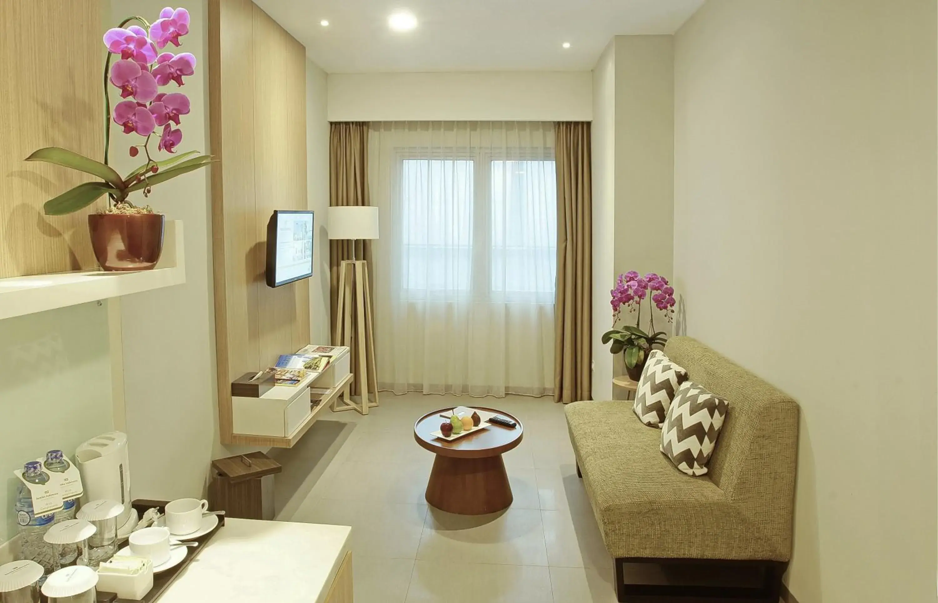 Living room, Seating Area in Hotel Santika Mega City - Bekasi