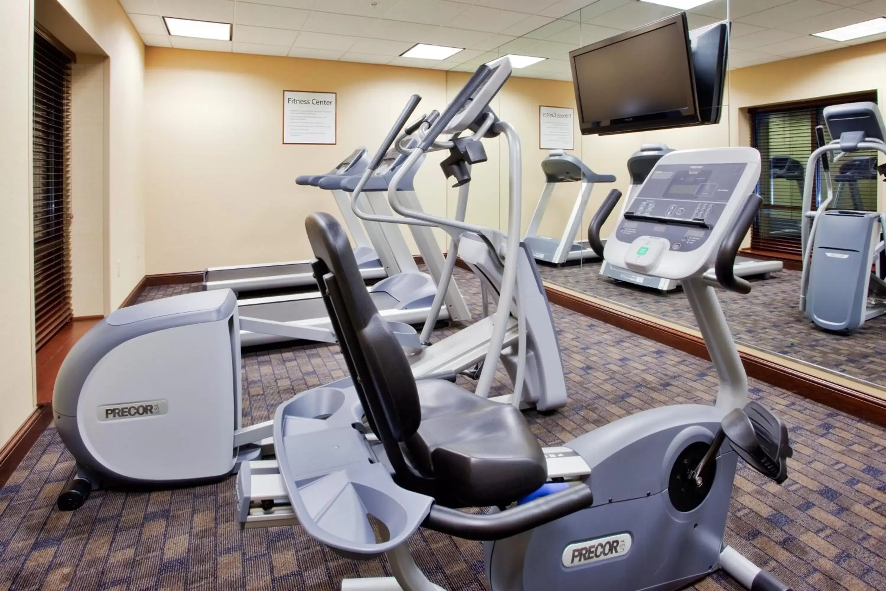 Spa and wellness centre/facilities, Fitness Center/Facilities in Holiday Inn Express & Suites Wilmington-Newark, an IHG Hotel