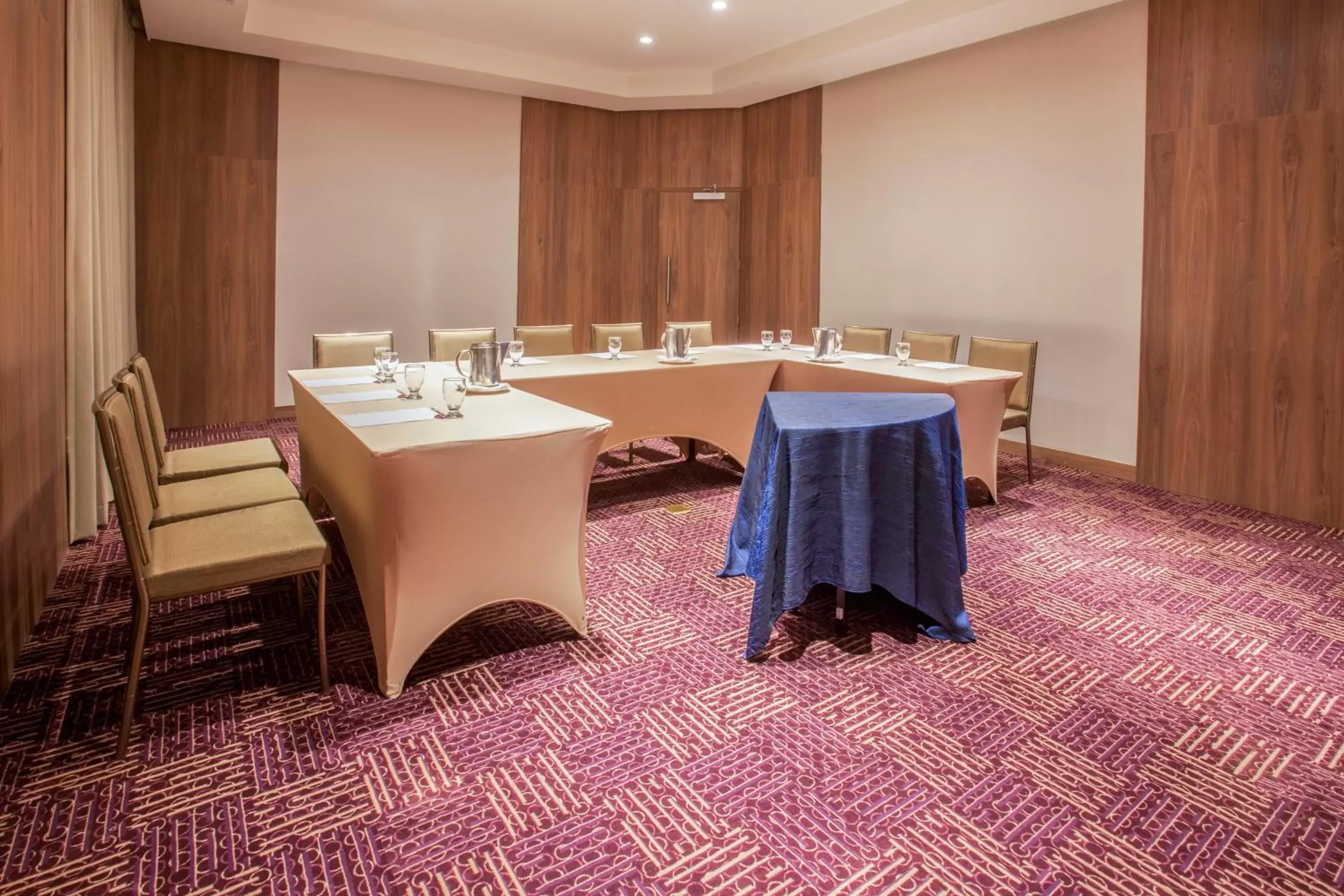 Meeting/conference room in Crowne Plaza Airport, an IHG Hotel