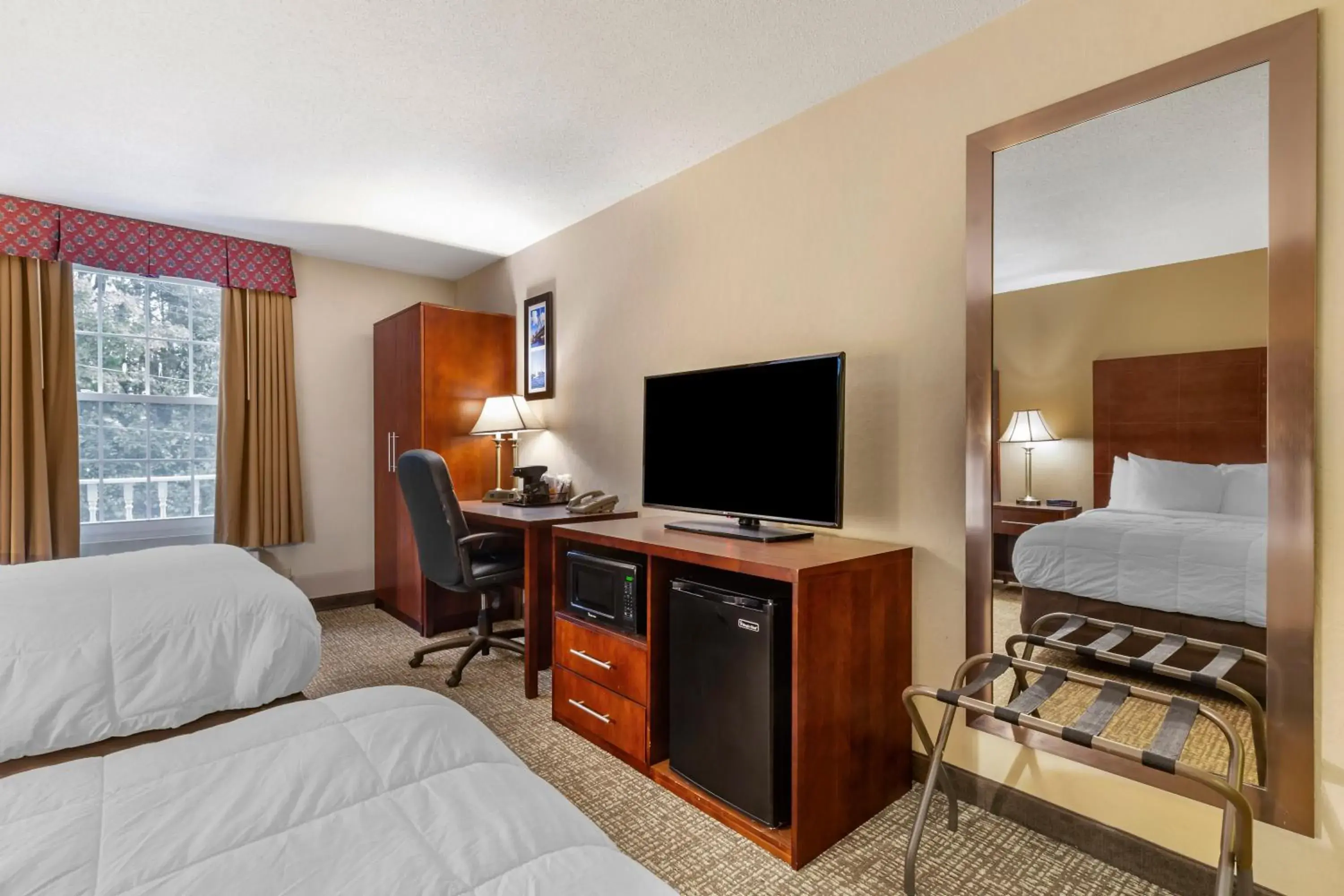 TV and multimedia, Bed in Comfort Inn Foxboro - Mansfield