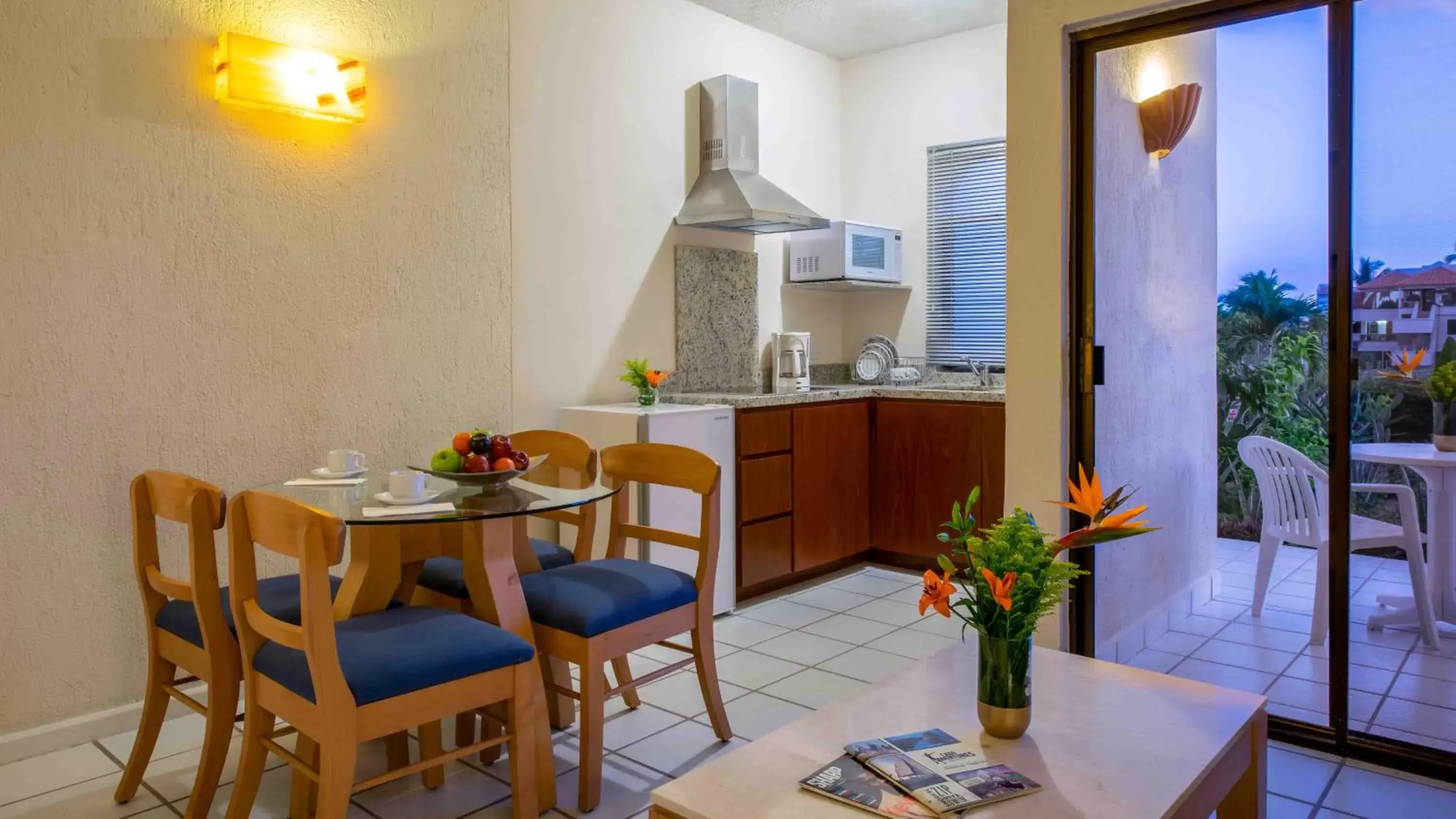Kitchen or kitchenette, Dining Area in Park Royal Homestay Los Cabos