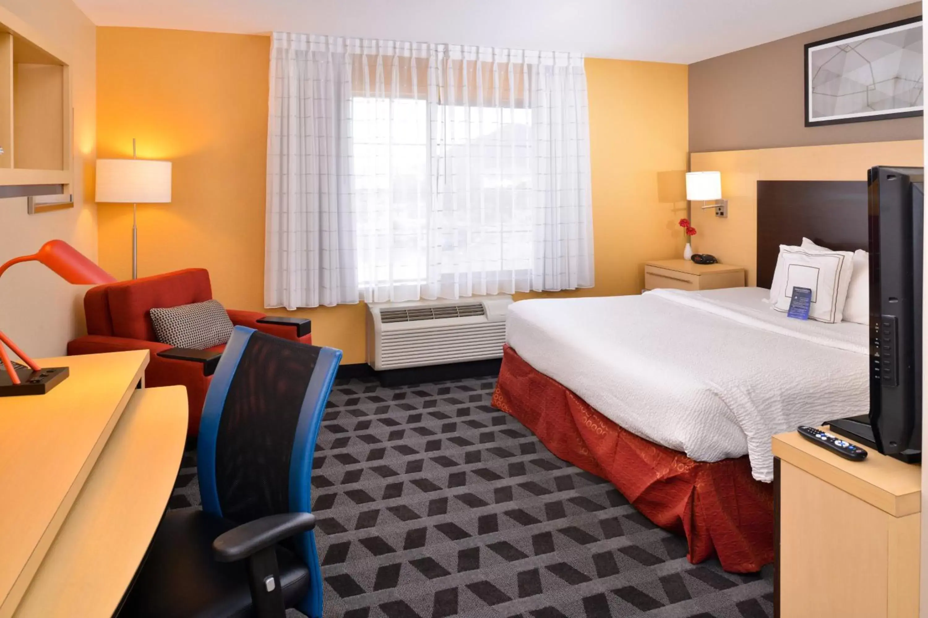 Living room, Bed in TownePlace Suites by Marriott Las Vegas Henderson
