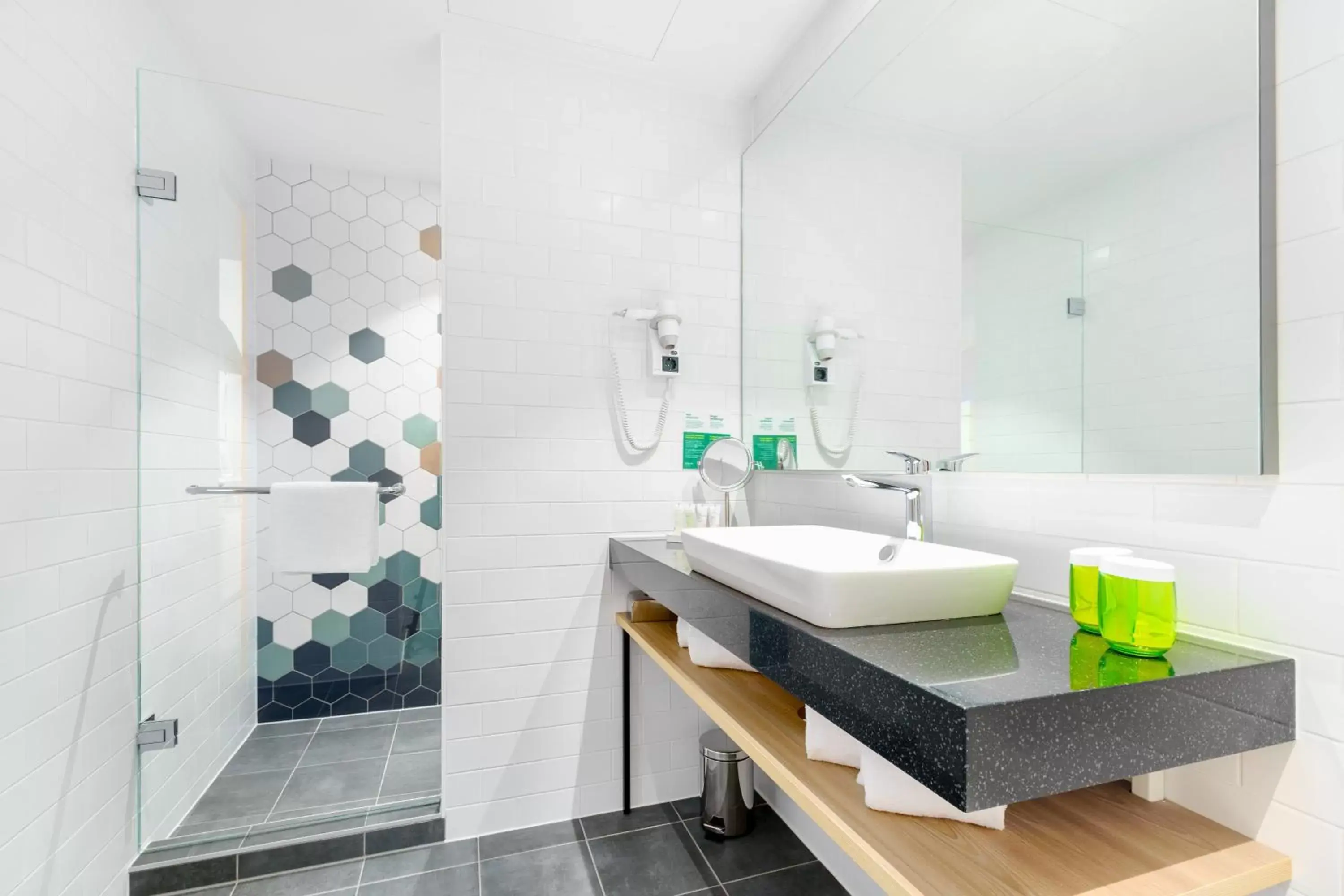 Bathroom in Holiday Inn - Vienna - South, an IHG Hotel