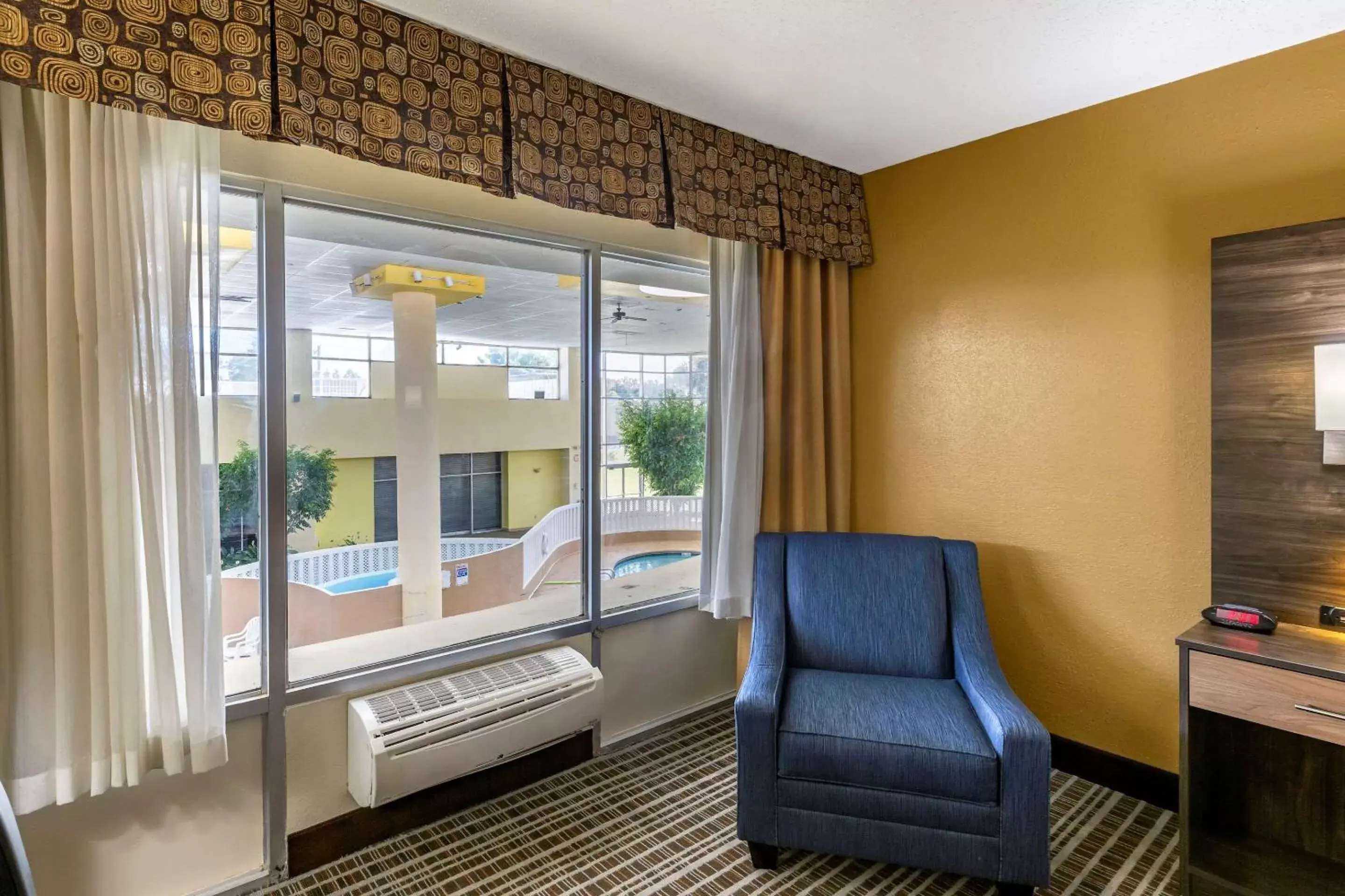 Photo of the whole room, Seating Area in Quality Inn & Suites - Greensboro-High Point