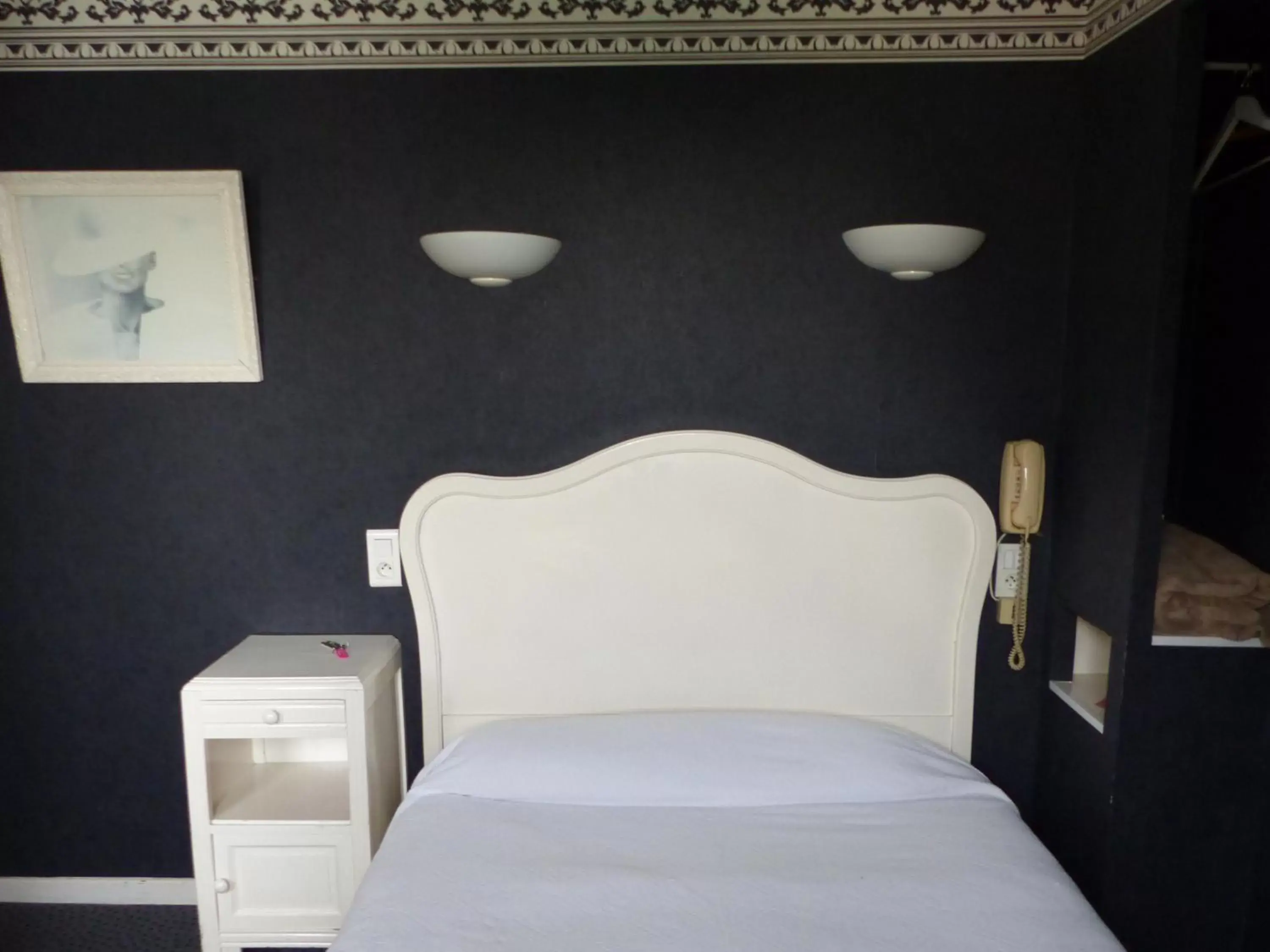 Bed in Hotel Victor Hugo