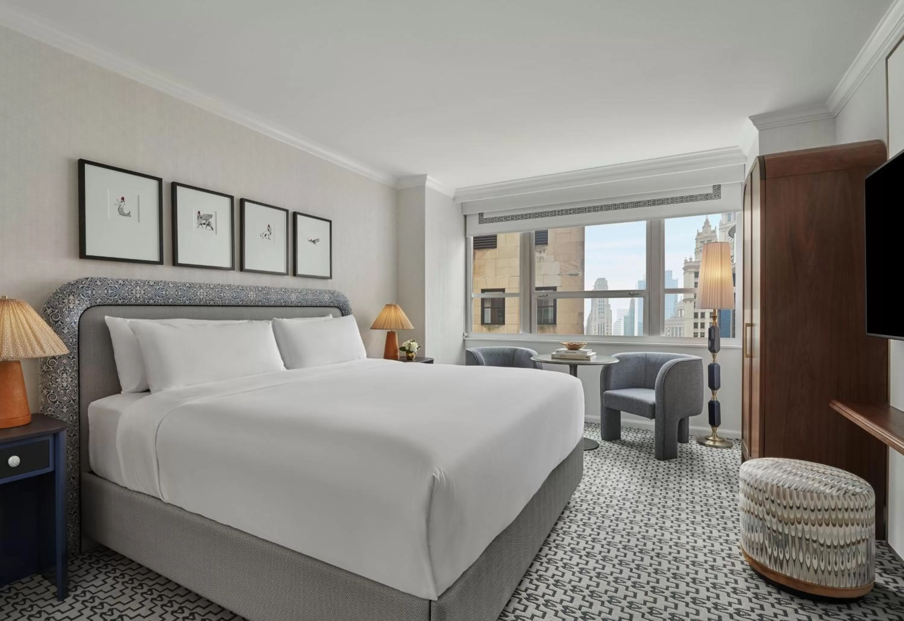 Photo of the whole room, Bed in InterContinental Chicago Magnificent Mile by IHG