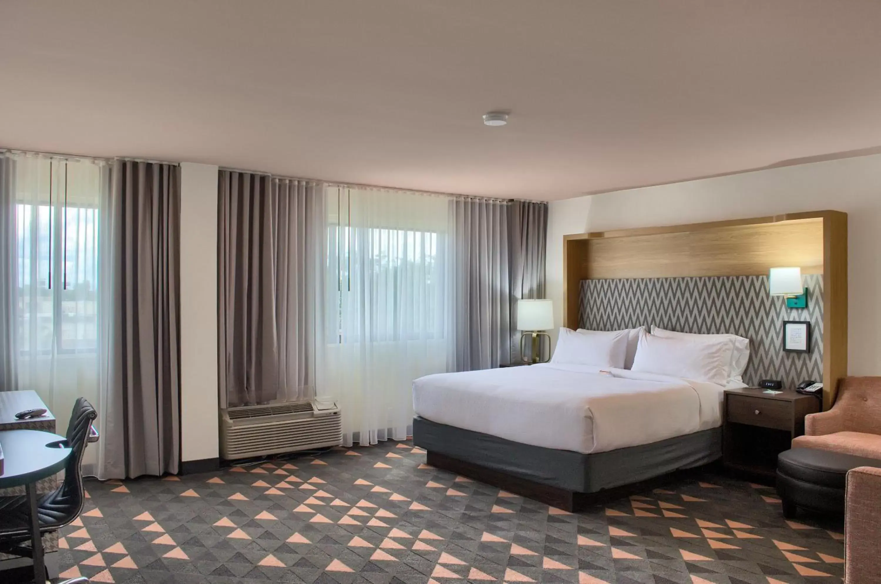 Photo of the whole room, Bed in Holiday Inn Mobile West I-10 by IHG Photo of the whole room, Bed in Holiday Inn Mobile West I-10 by IHG