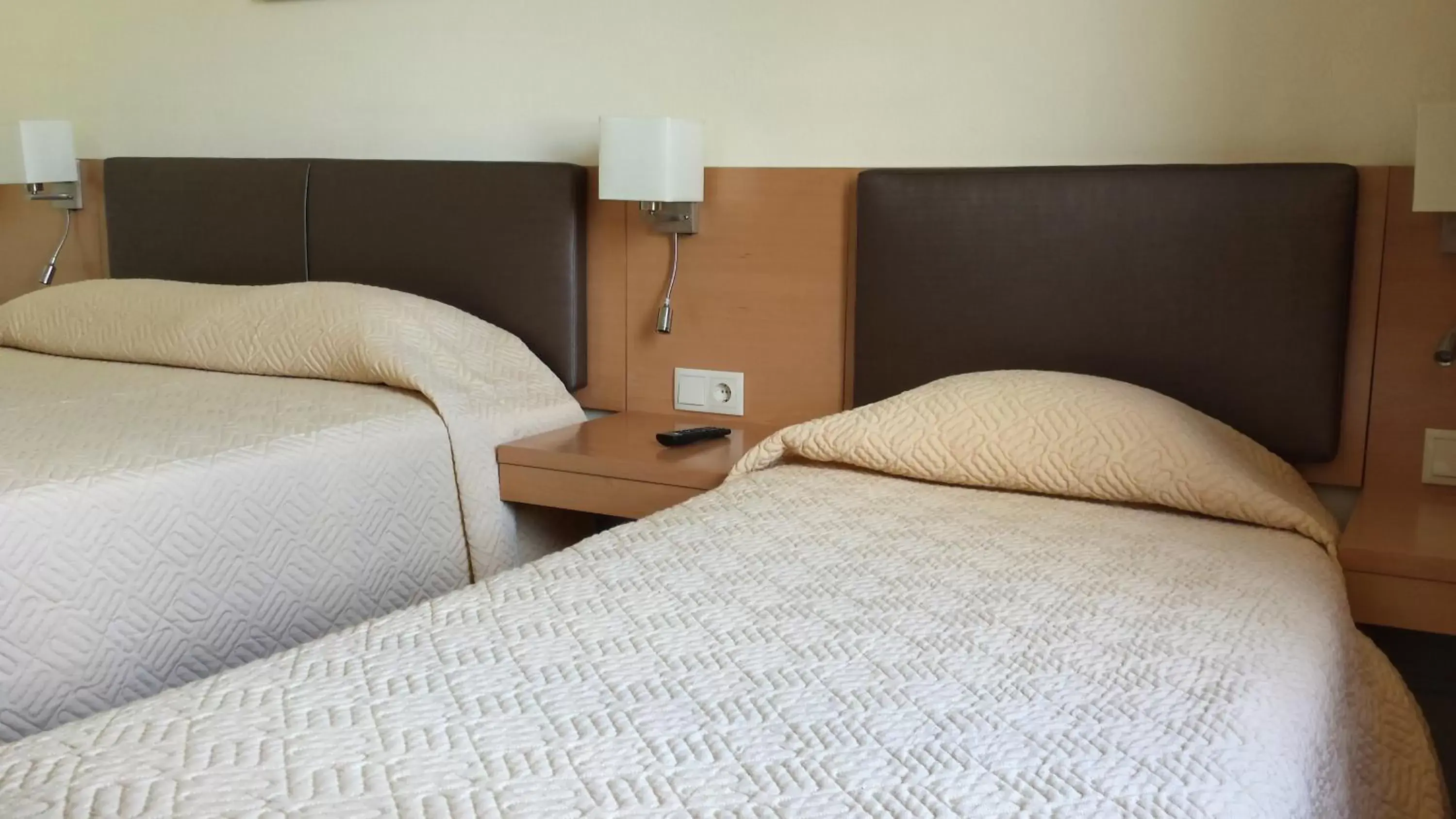 Triple Room in Hotel Mira D'Aire Triple Room in Hotel Mira D'Aire