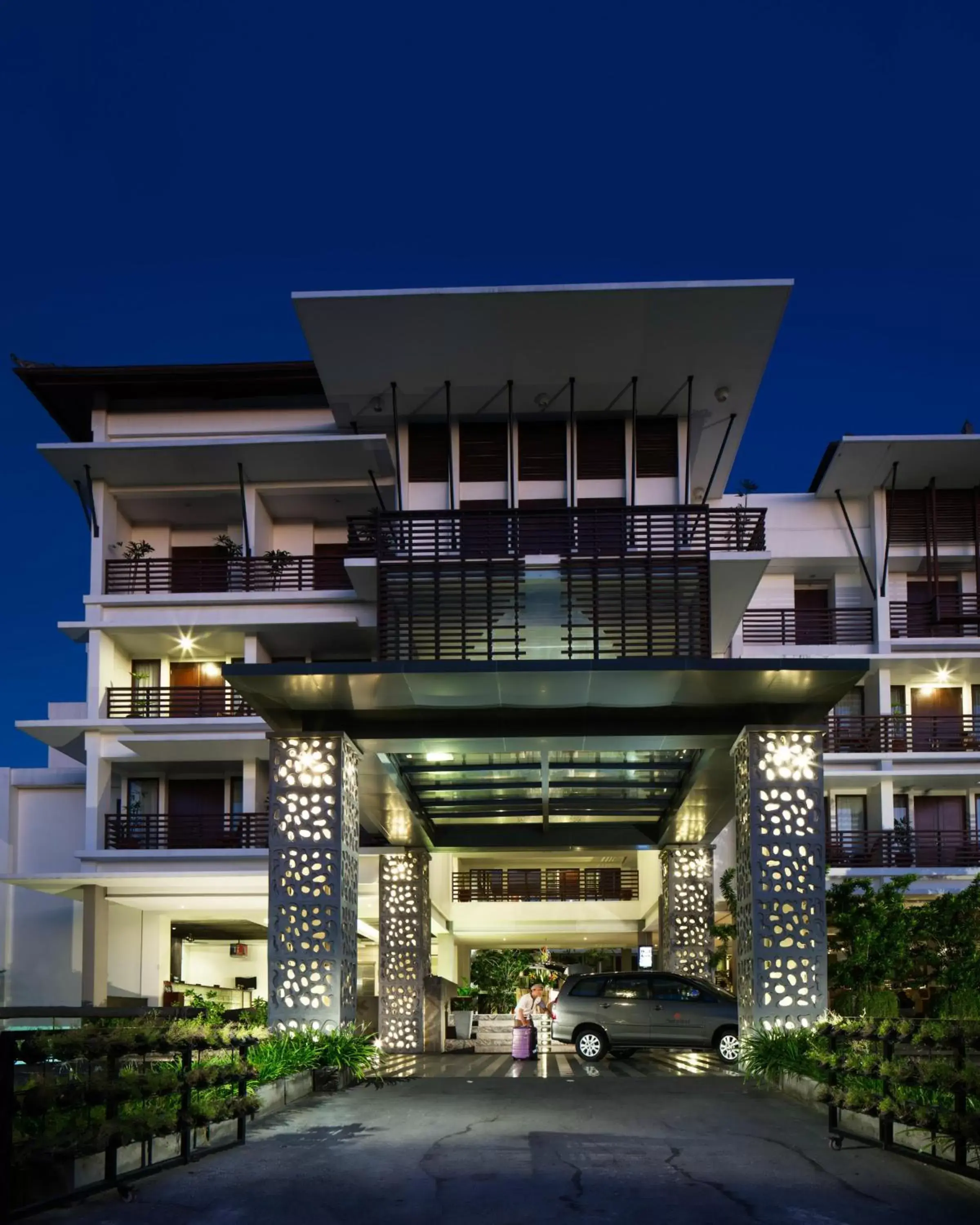 Property building in Sun Island Hotel & Spa Kuta Property building in Sun Island Hotel & Spa Kuta