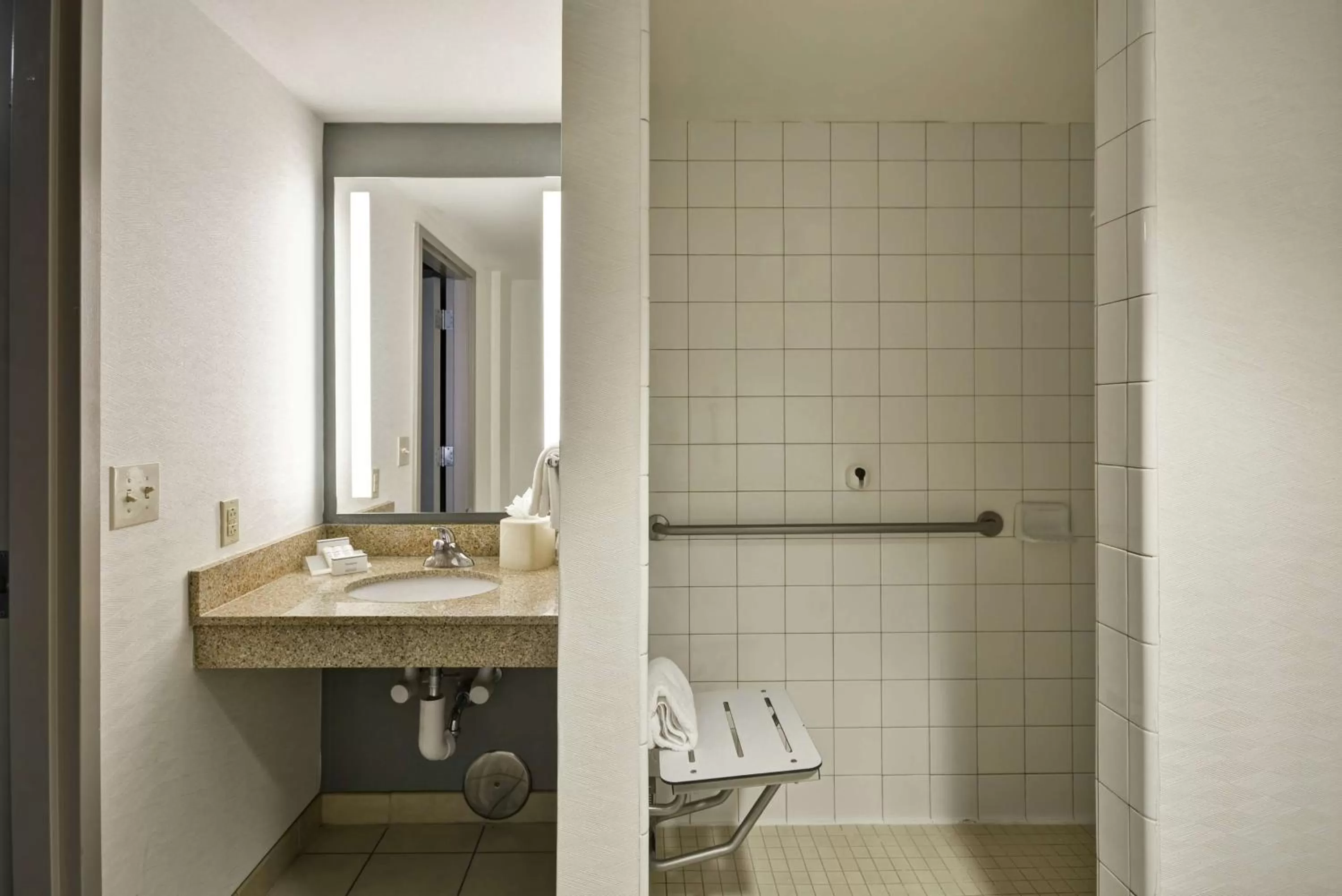 Bathroom in Hilton Garden Inn Gulfport - Biloxi Airport