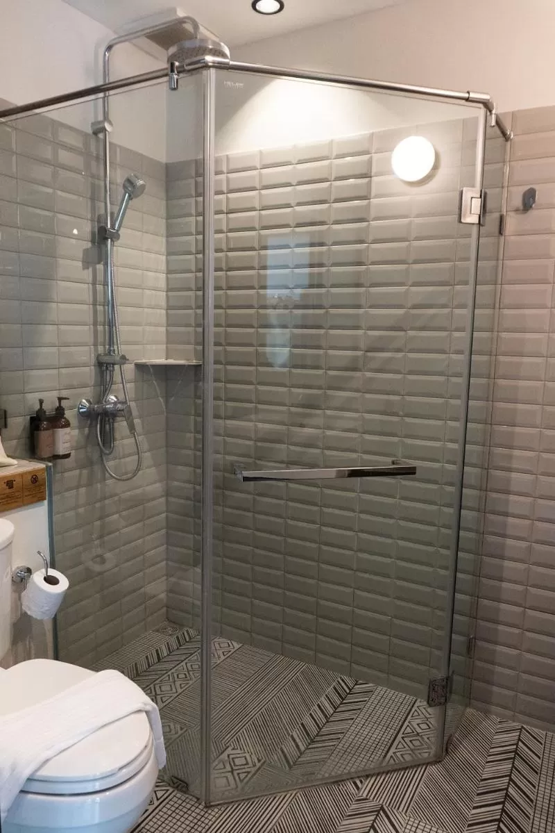 Bathroom in karaarom hotel