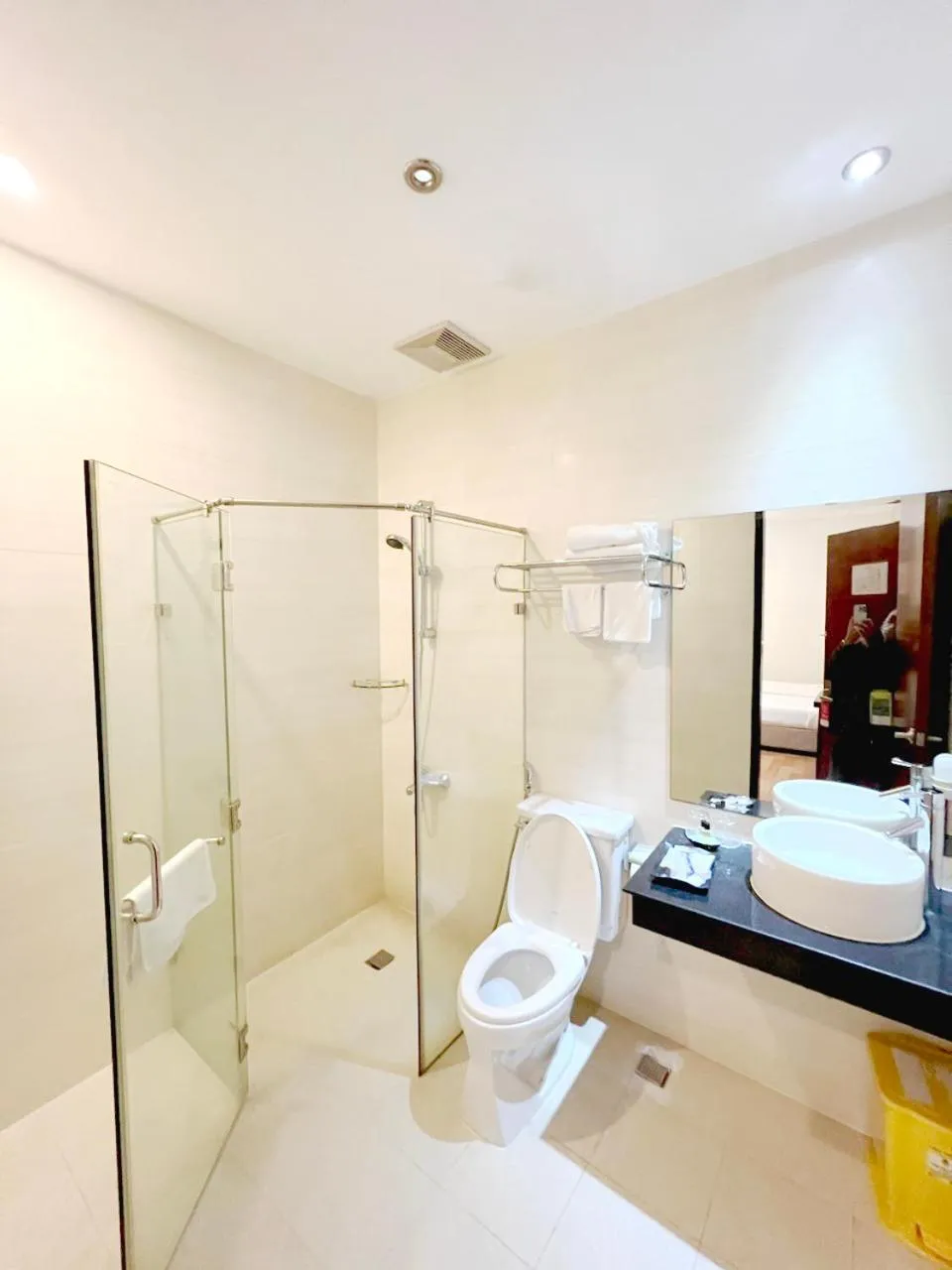 Bathroom in Happy Life Hotel District 7 Gần SECC
