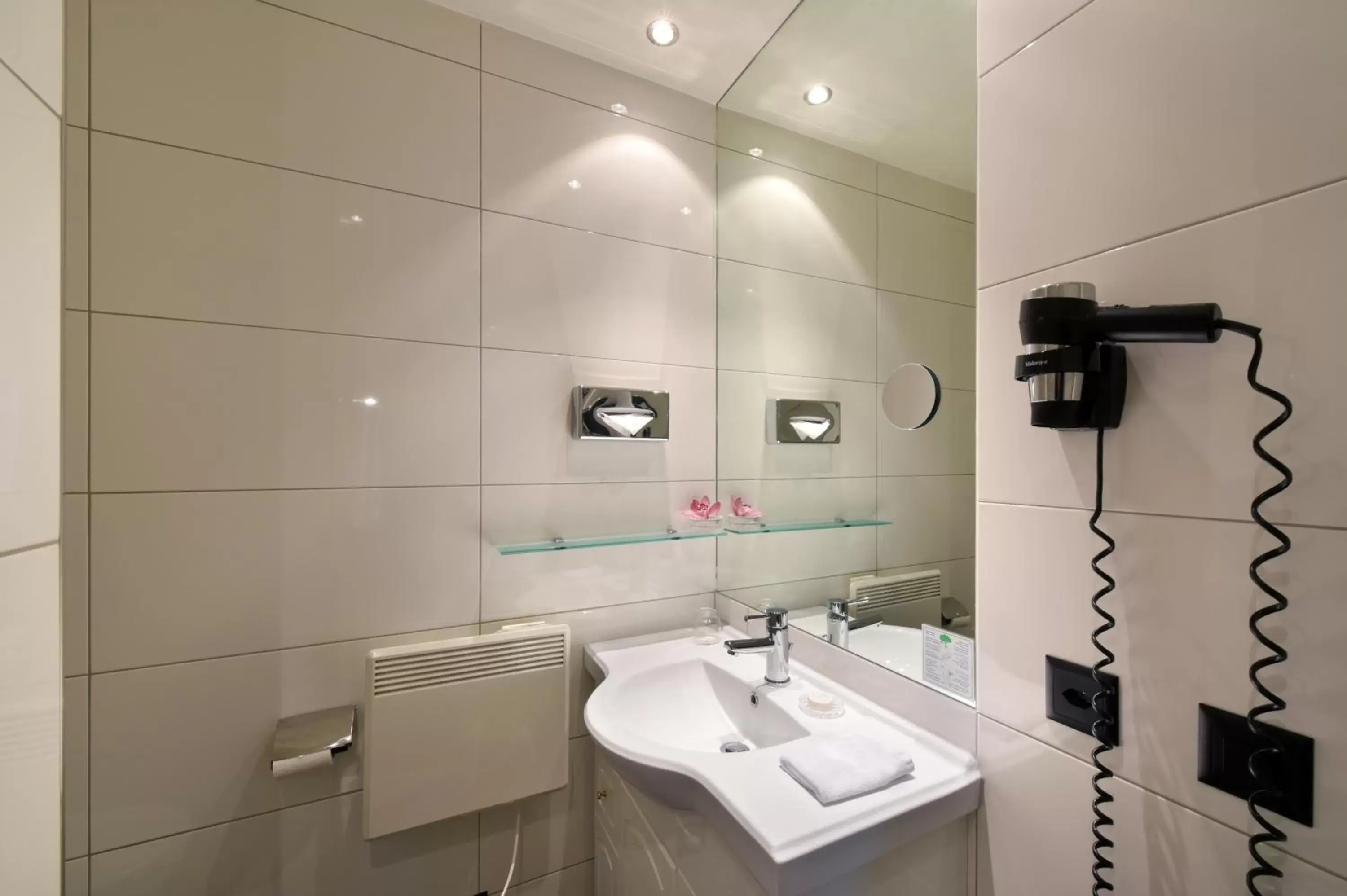 Bathroom in Apart Hotel Amadeo
