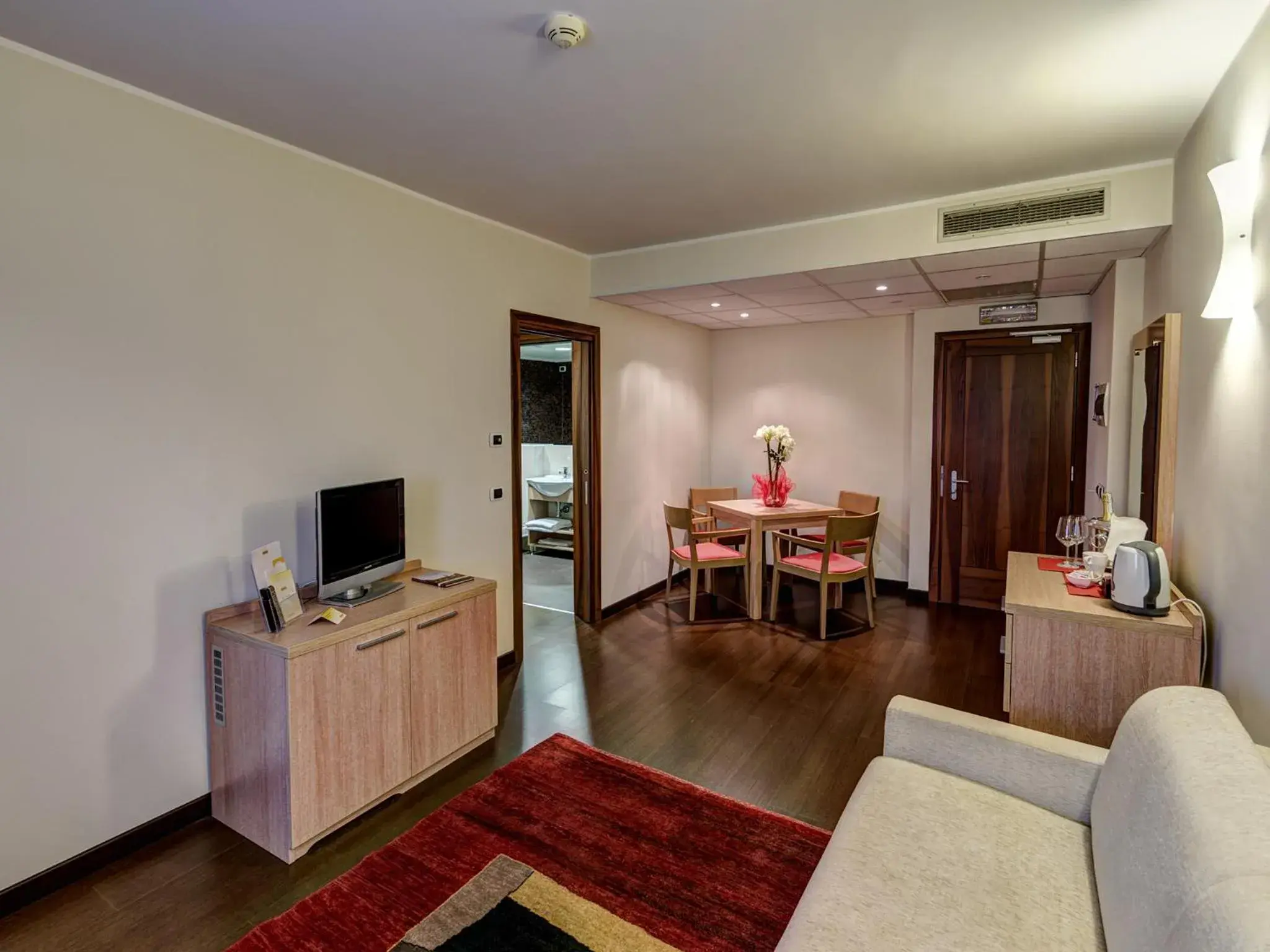 Living room, Seating Area in Hotel Capital