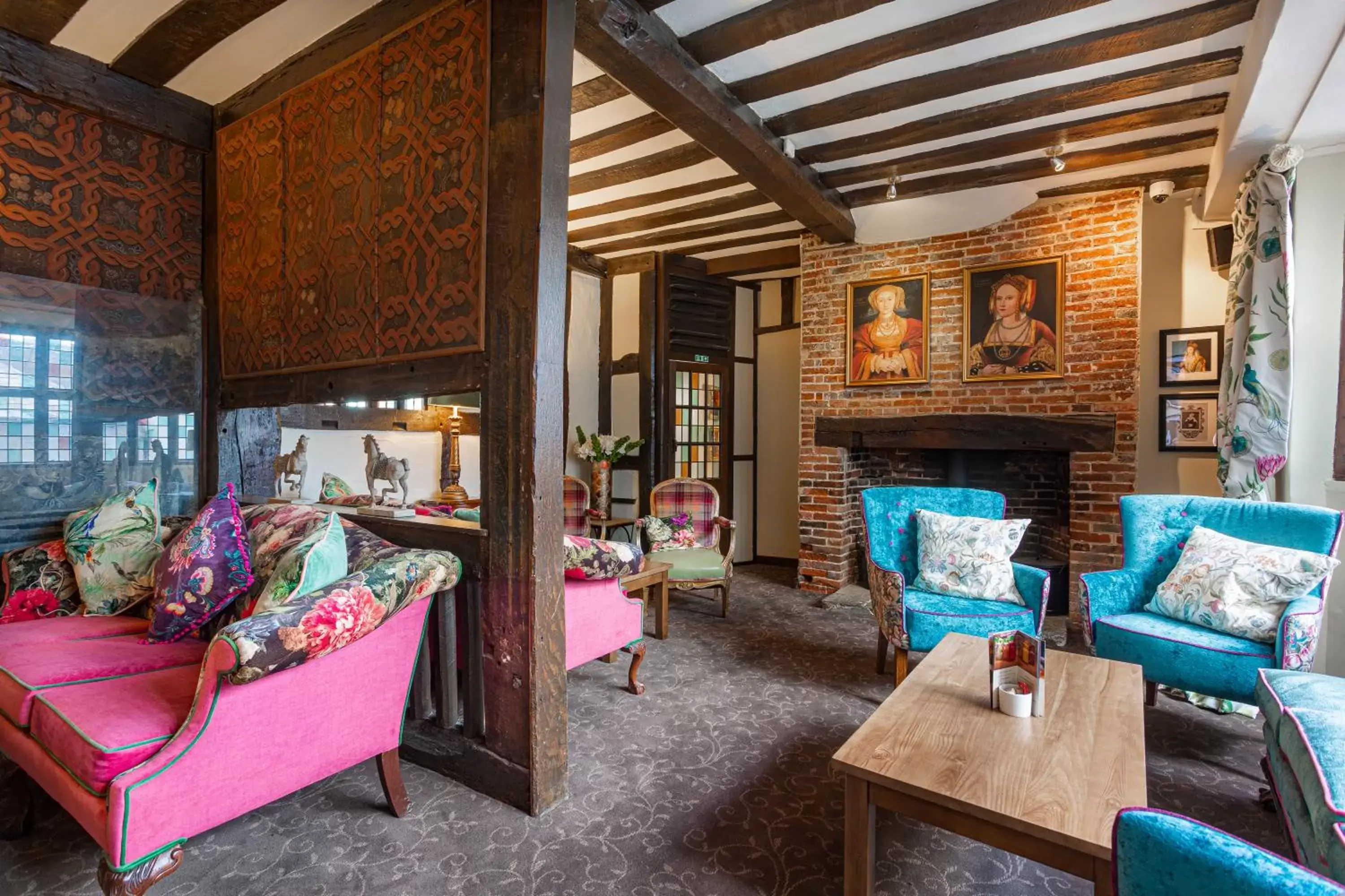 Lounge or bar, Seating Area in The White Horse Hotel, Romsey, Hampshire