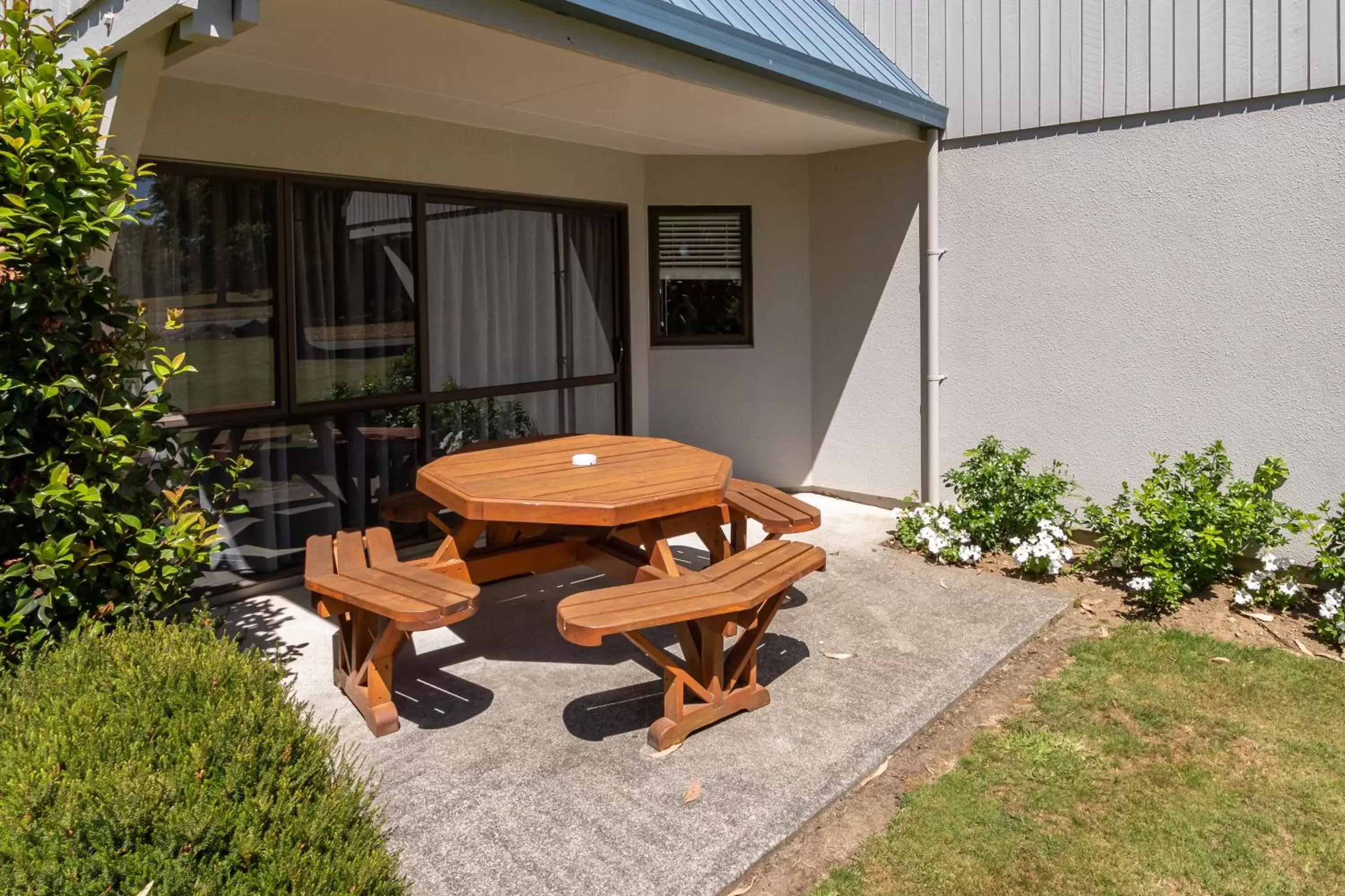 Patio in ASURE Explorer Motel & Apartments