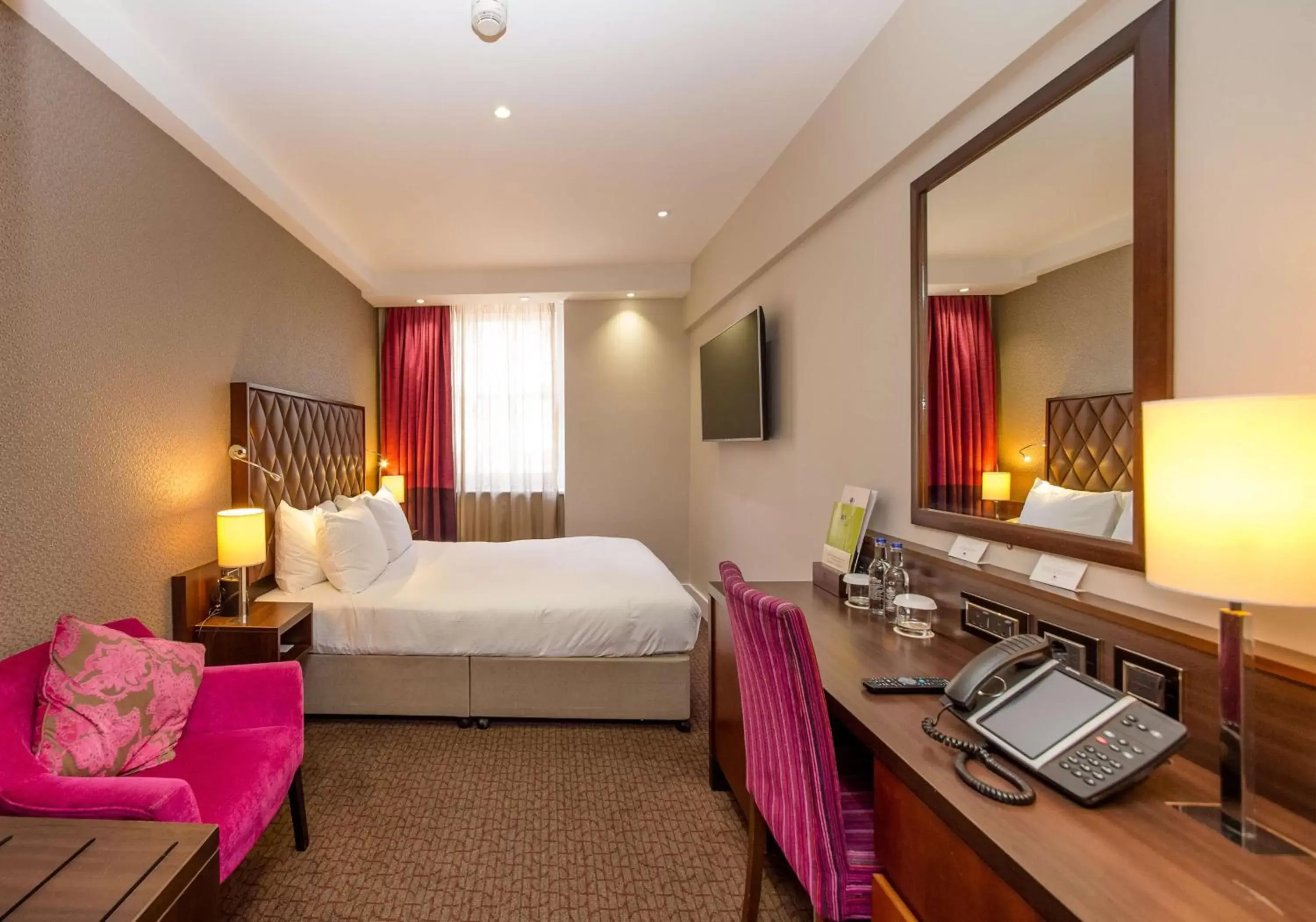 Bedroom in DoubleTree by Hilton Hotel London - Marble Arch