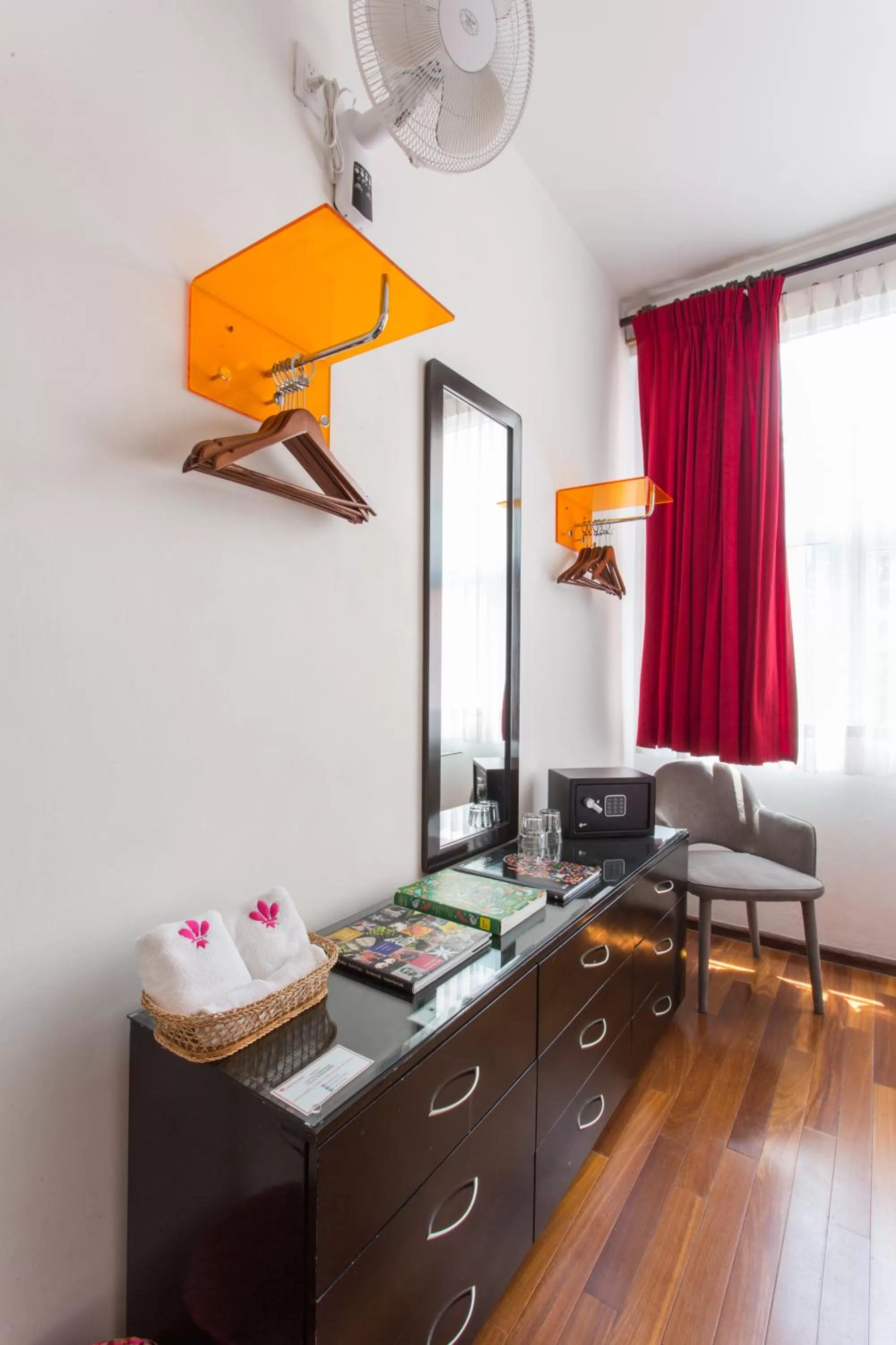 Seating area, Kitchen/Kitchenette in Casa Comtesse