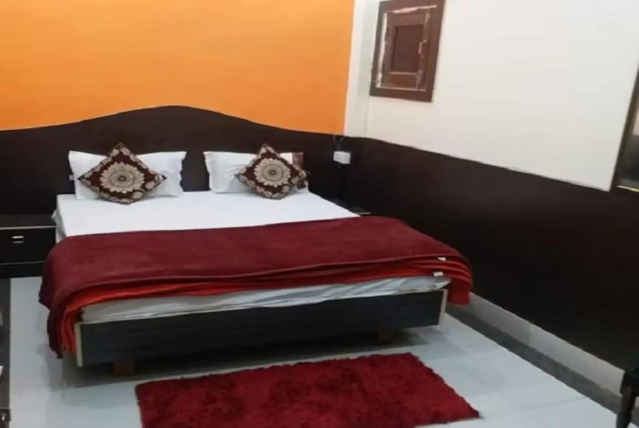 Bed in Goroomgo New Ashiyana Palace Varanasi Bed in Goroomgo New Ashiyana Palace Varanasi