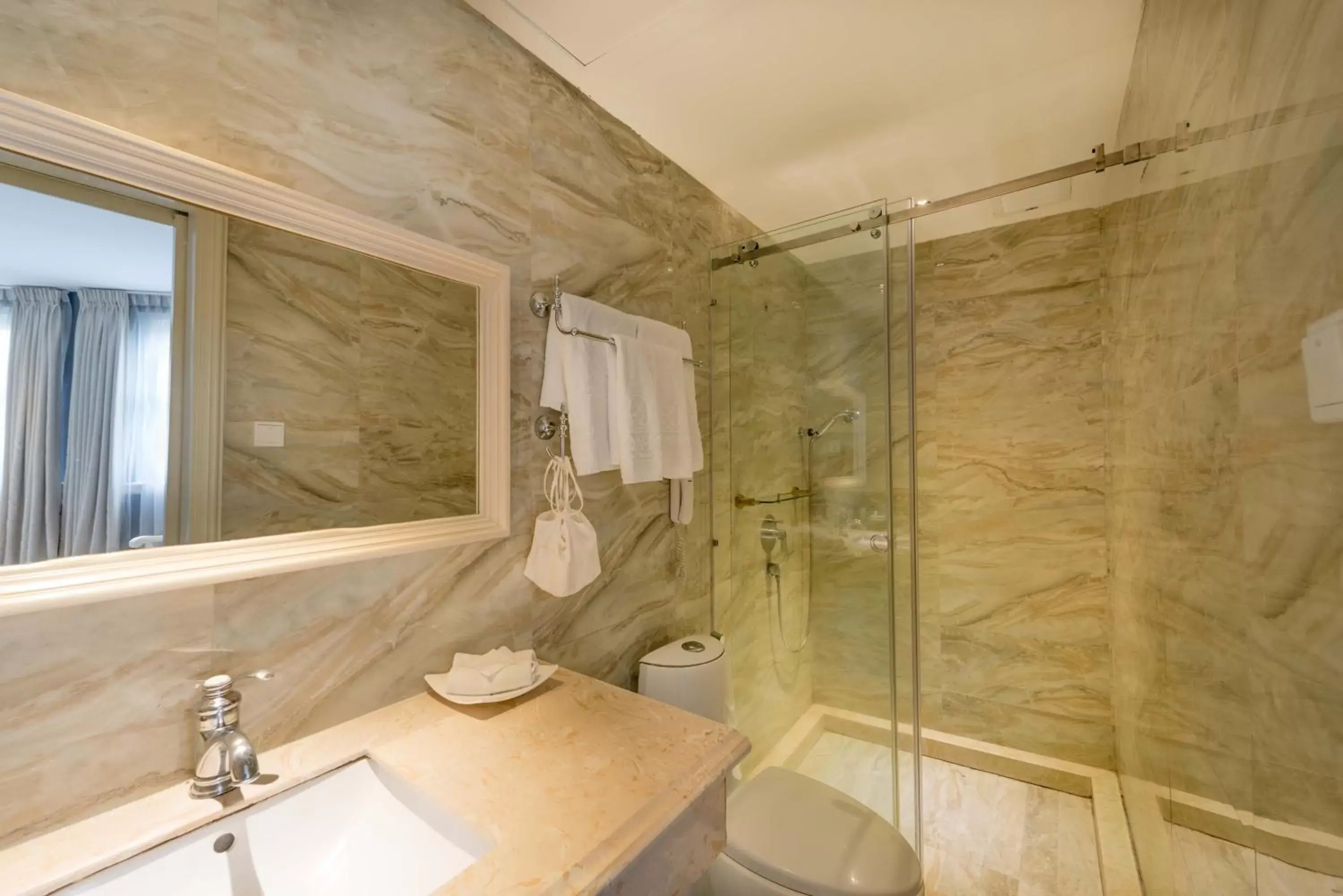 Bathroom in A&EM 280 Le Thanh Ton Hotel & Spa