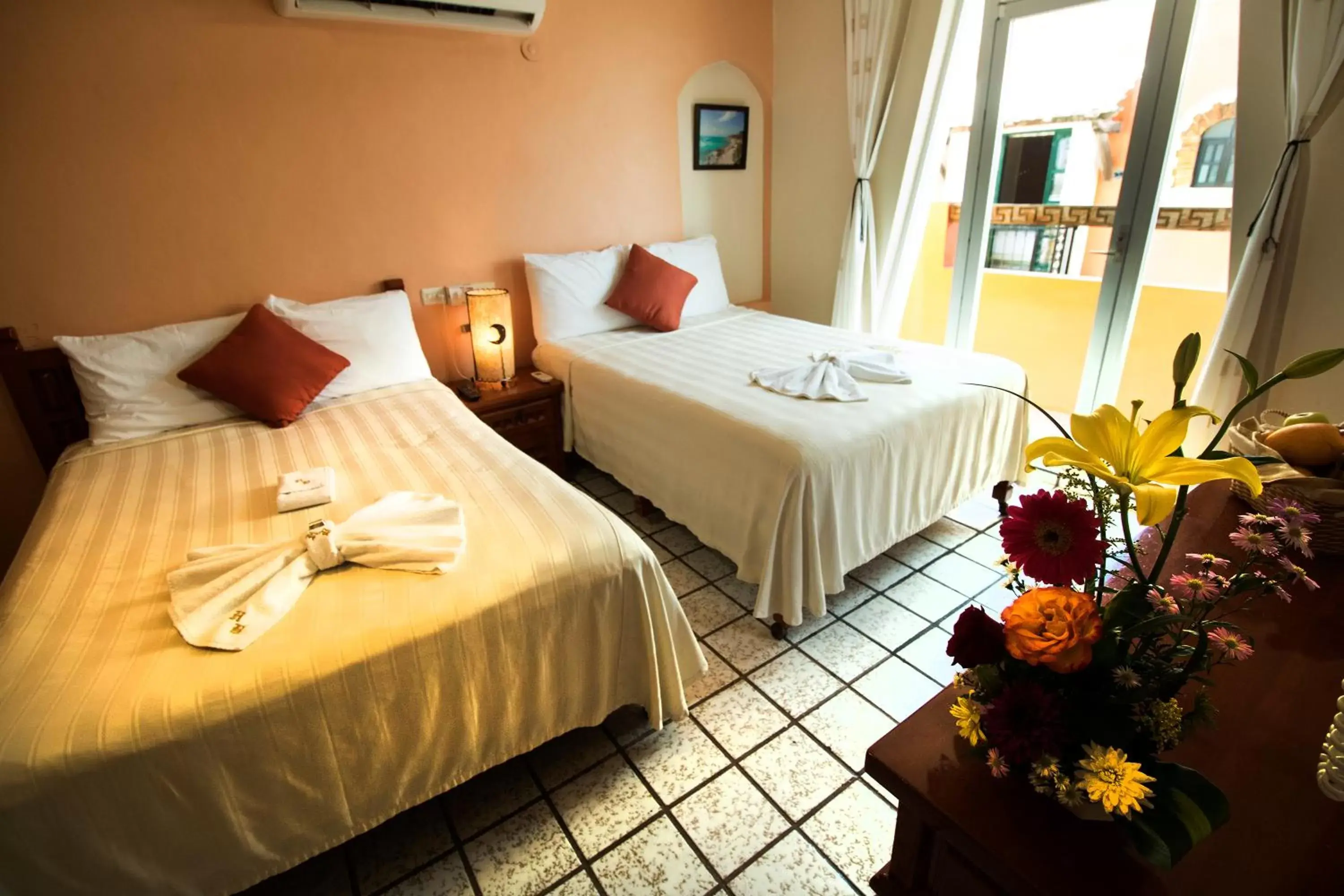 Day, Room Photo in Hotel Bucaneros Isla Mujeres
