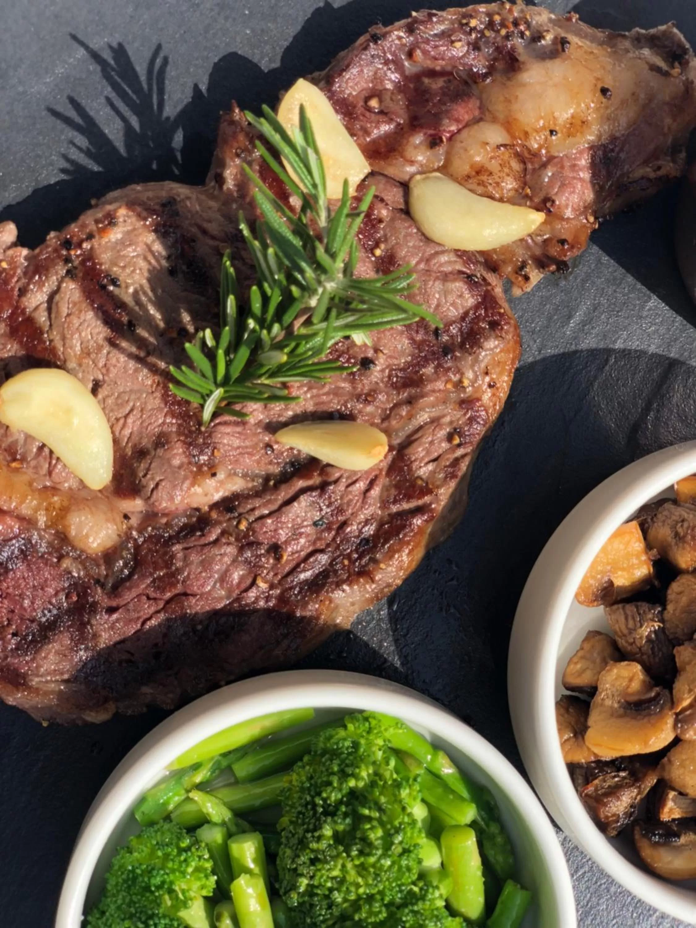 Restaurant/places to eat in Crowne Plaza Sohar by IHG