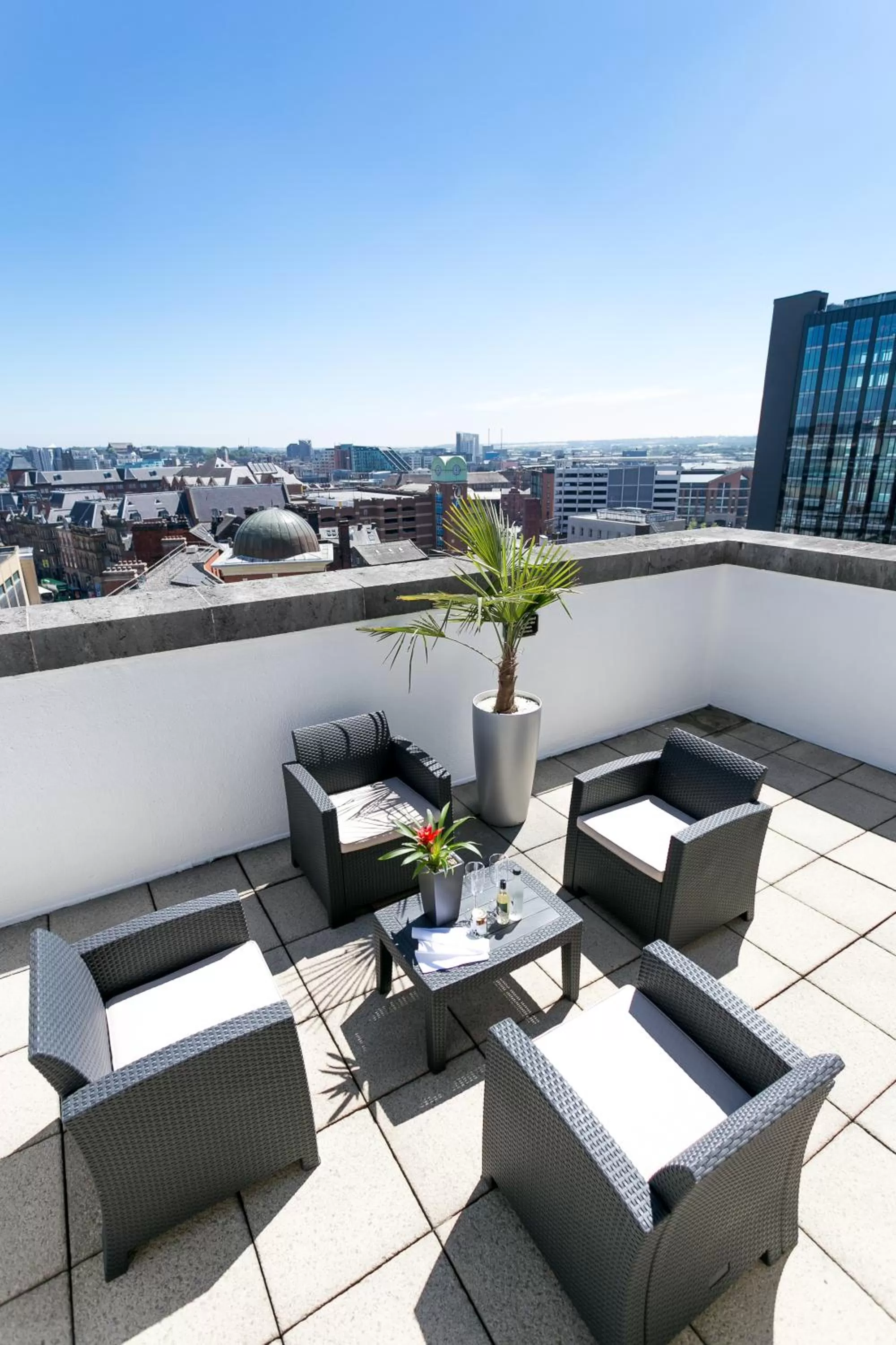 Balcony/Terrace in The Queens Hotel