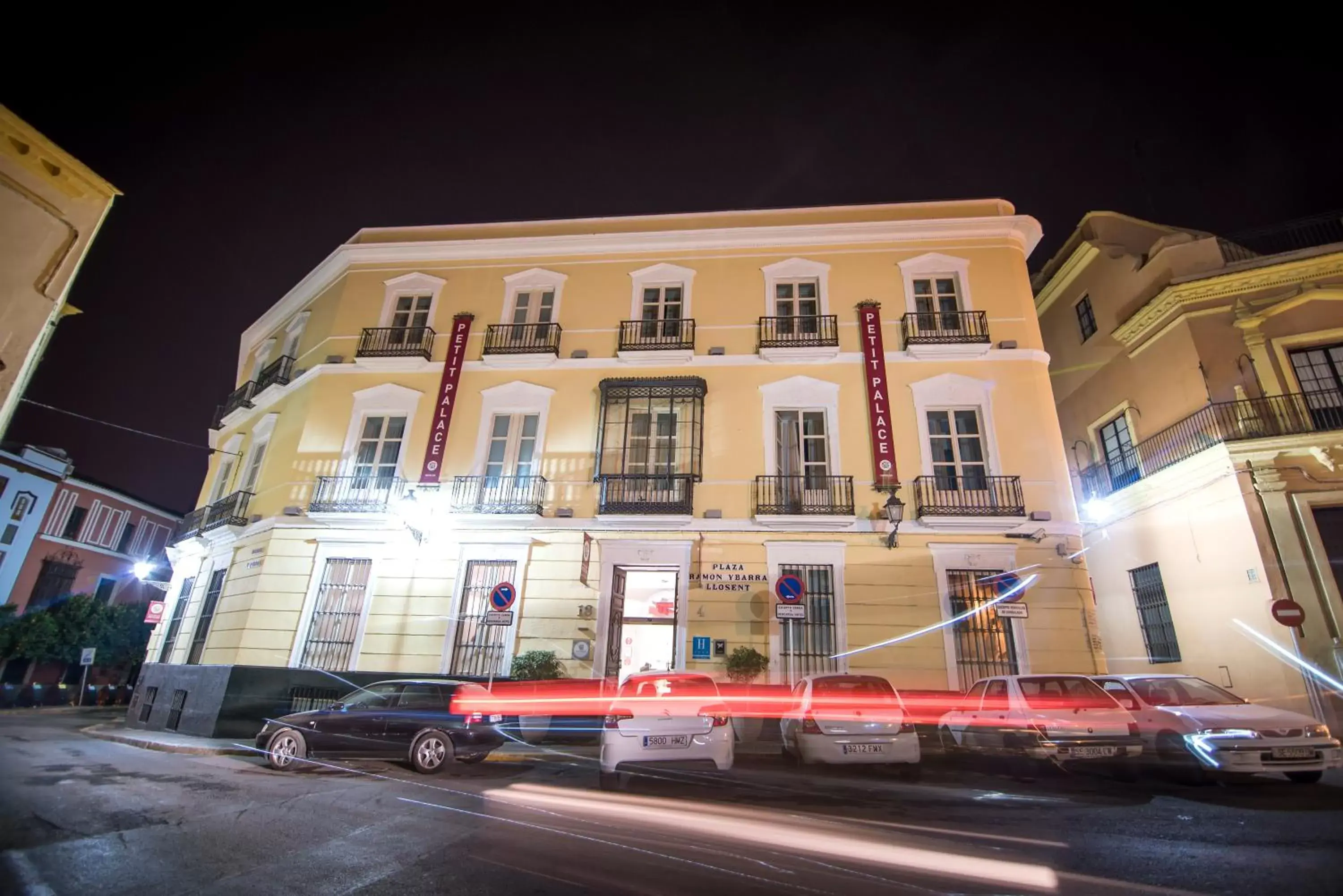 Facade/entrance, Property Building in Petit Palace Santa Cruz