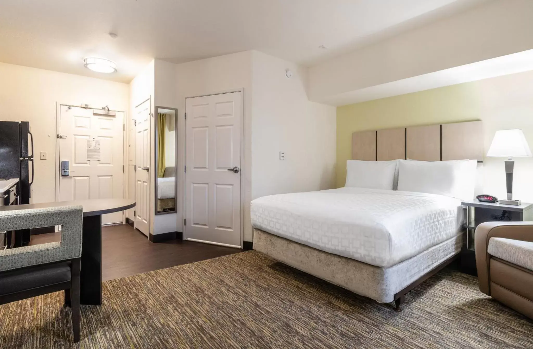 Photo of the whole room, Bed in Candlewood Suites Portland Airport, an IHG Hotel