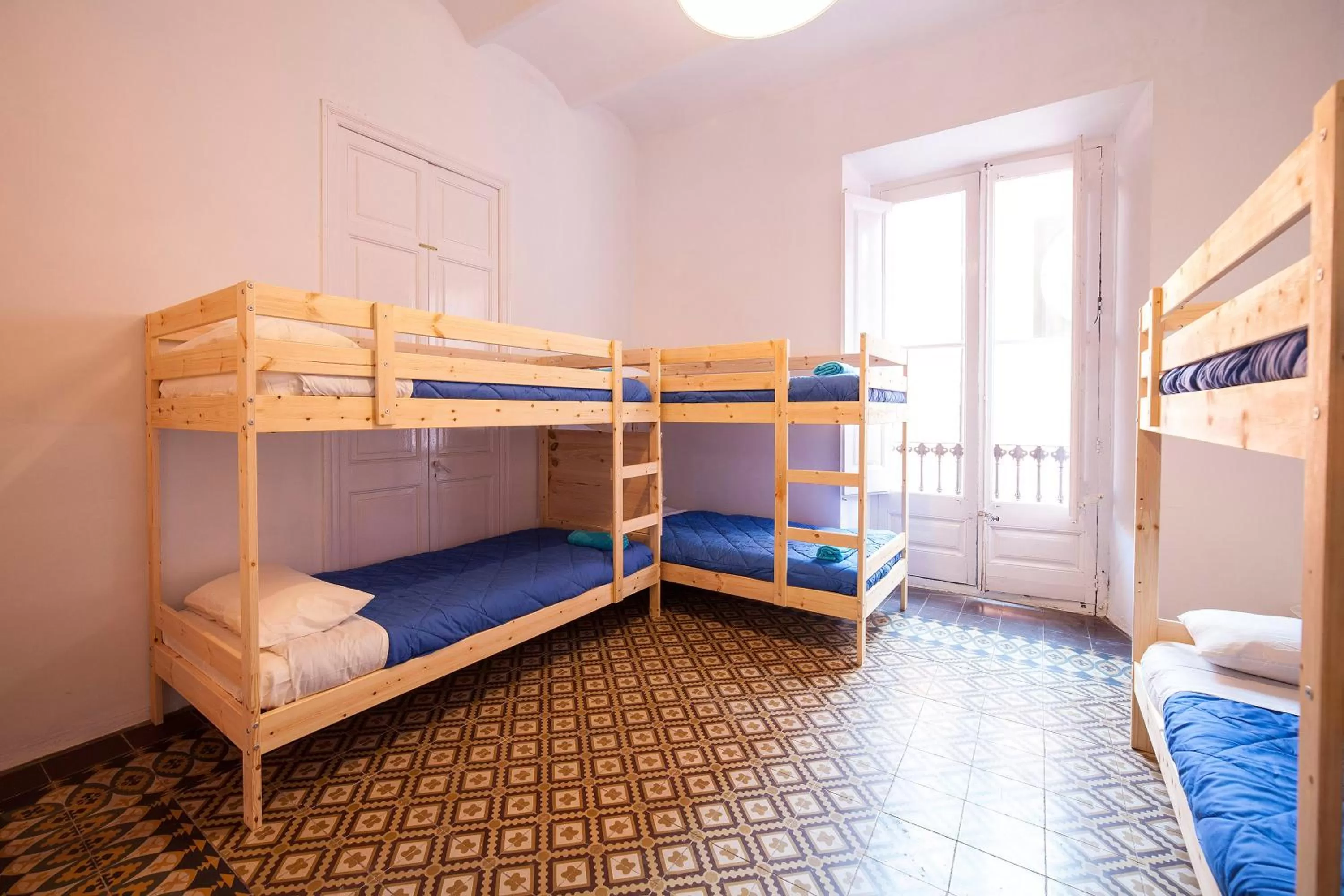 Property building, Bed in Bed in Girona