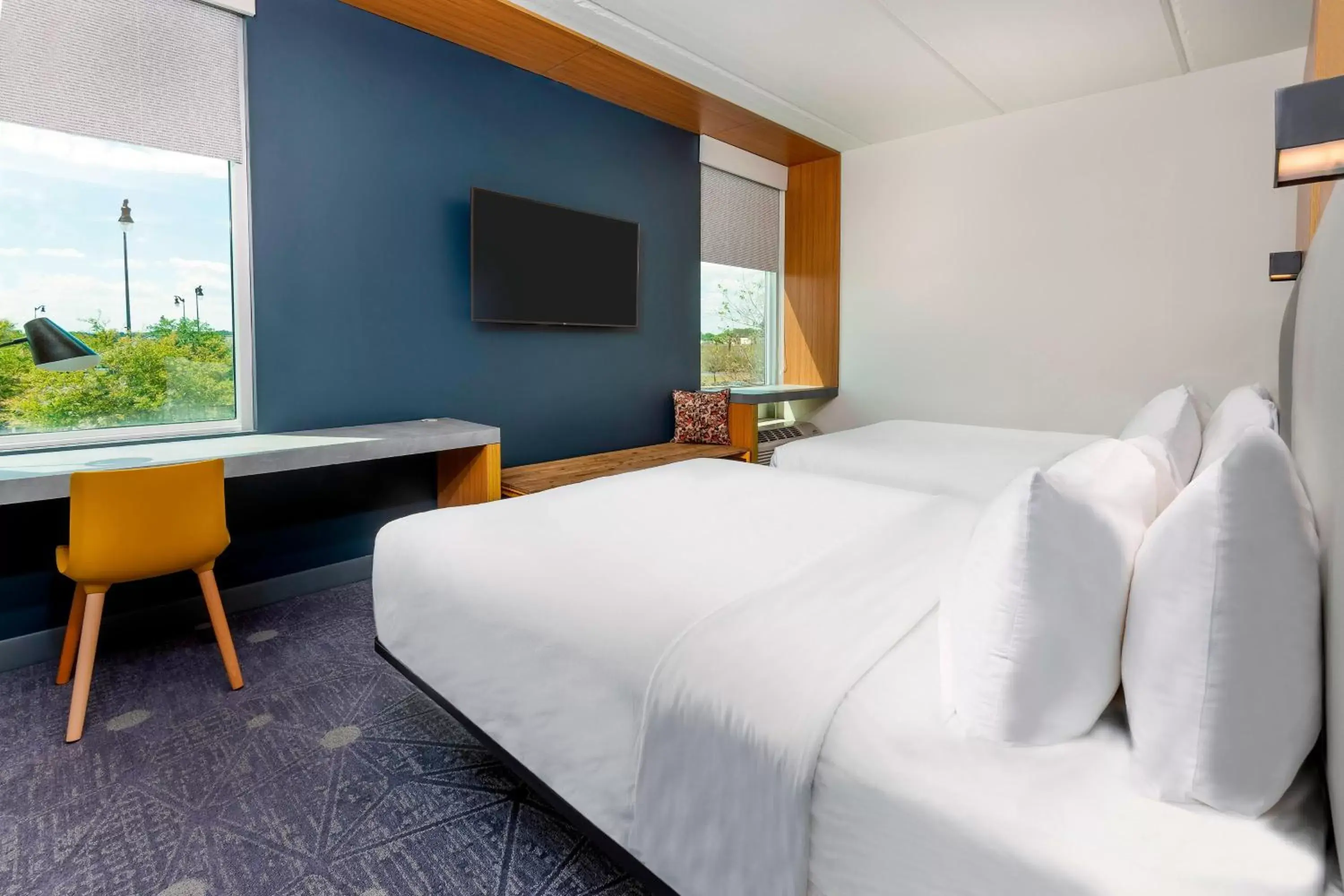 Photo of the whole room, Bed in Aloft Jacksonville Airport