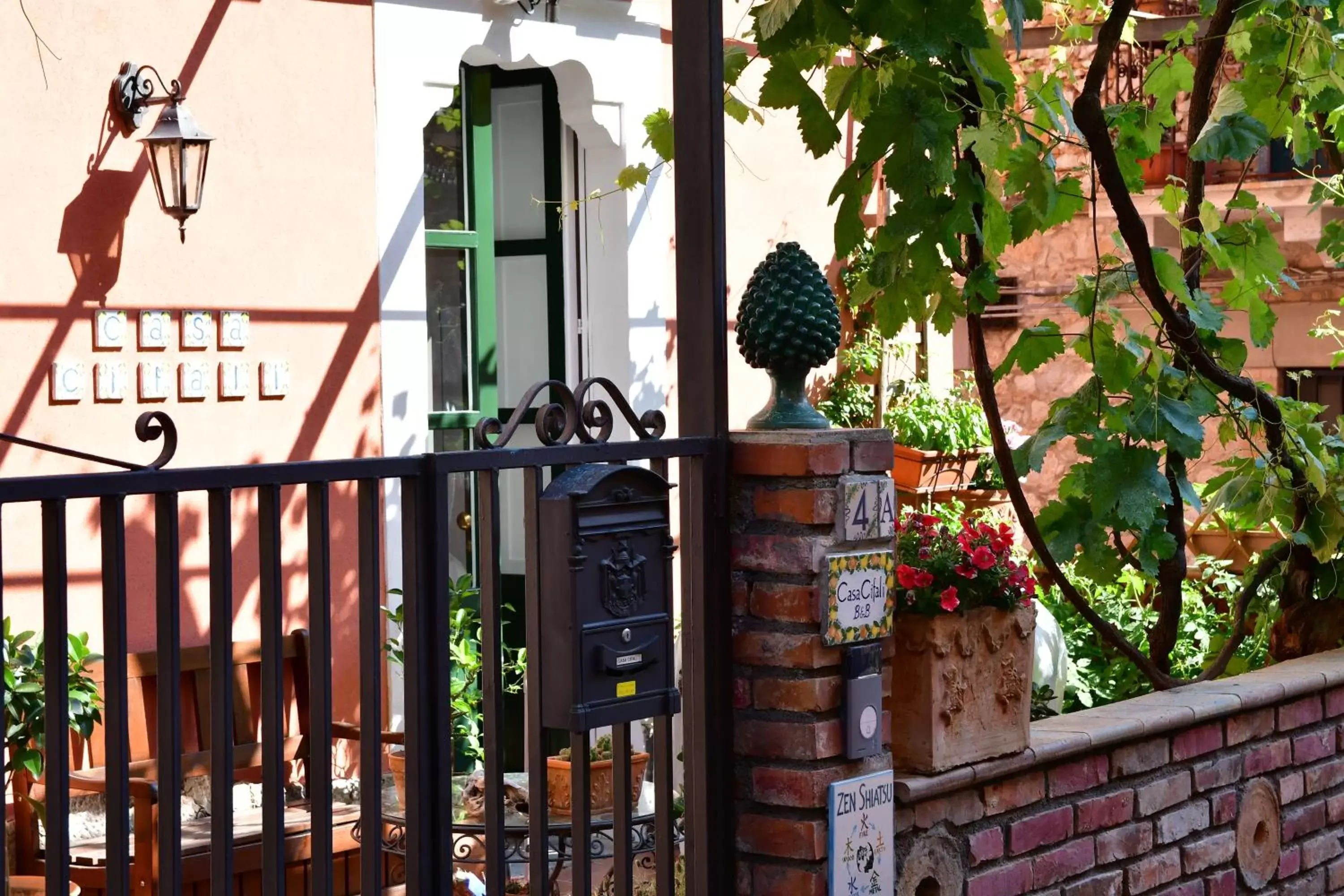 Facade/entrance in Casa Cifali