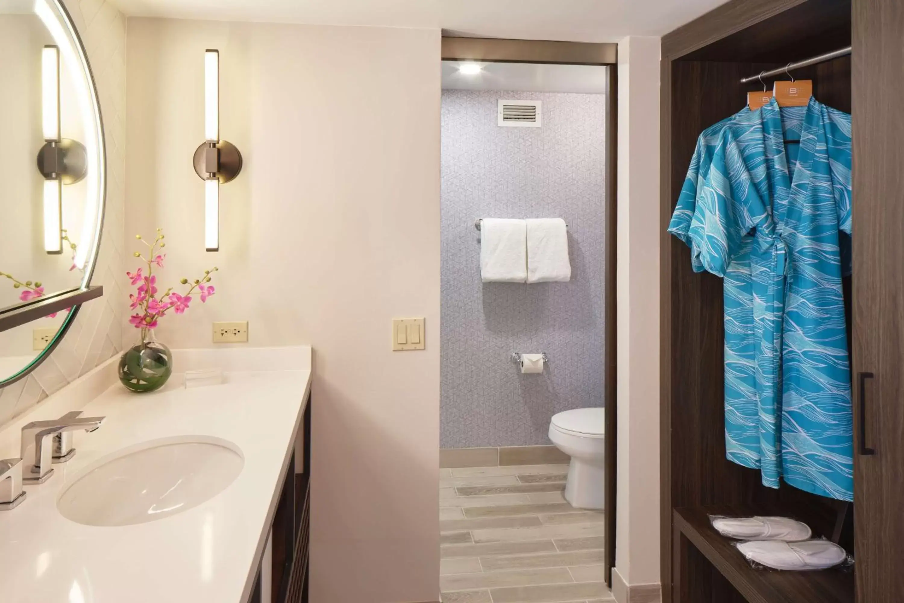 Bathroom in OUTRIGGER Waikiki Beachcomber Hotel