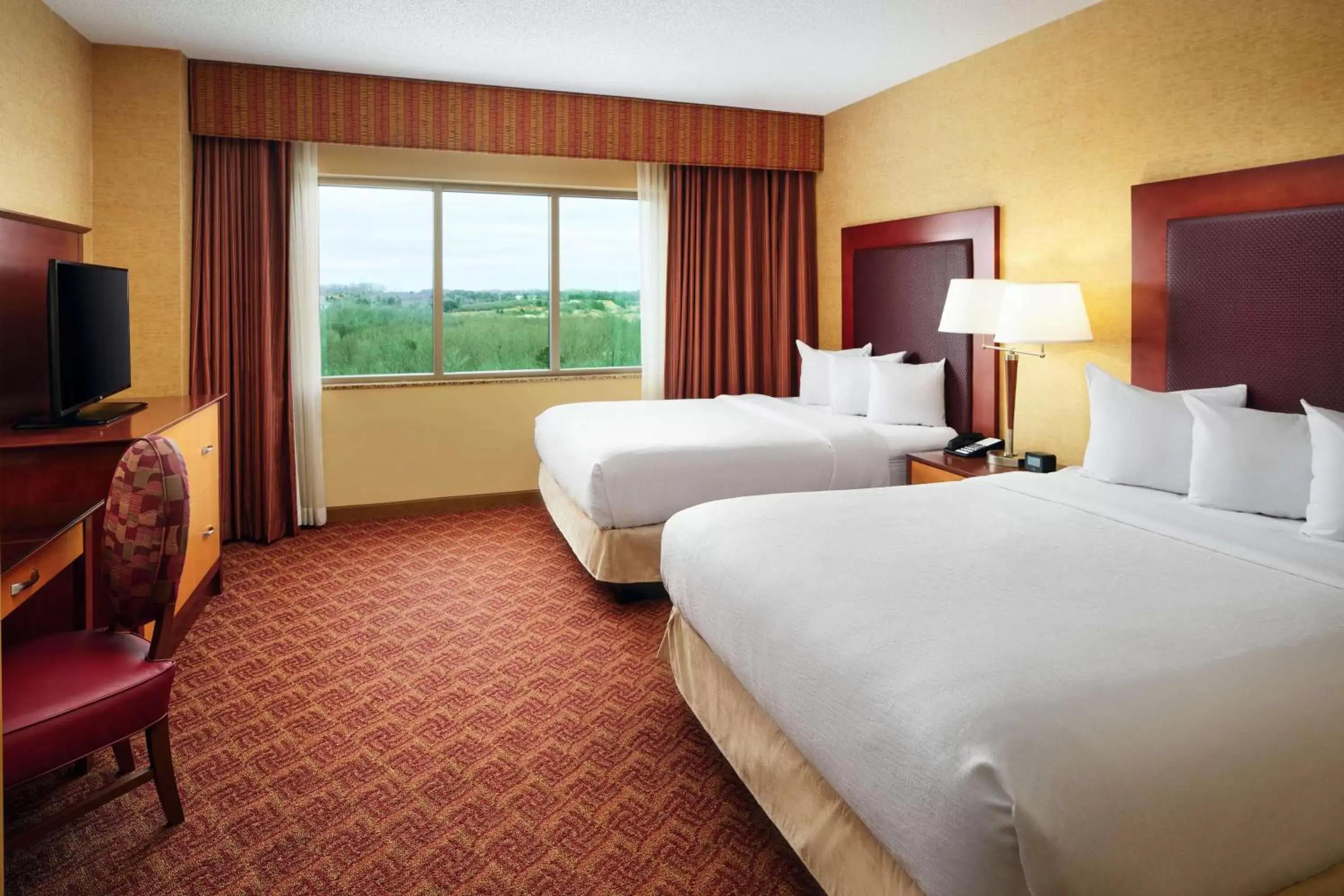 Bed in Embassy Suites by Hilton Charlotte Concord Golf Resort & Spa