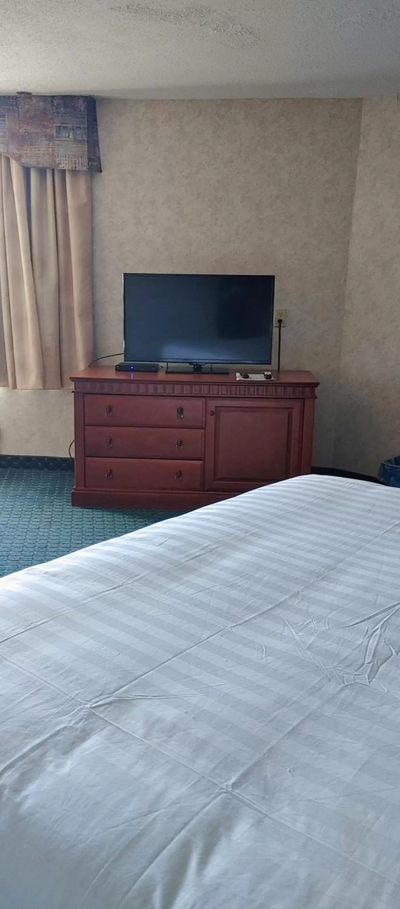 TV and multimedia, TV/Entertainment Center in Travelodge by Wyndham Amherst