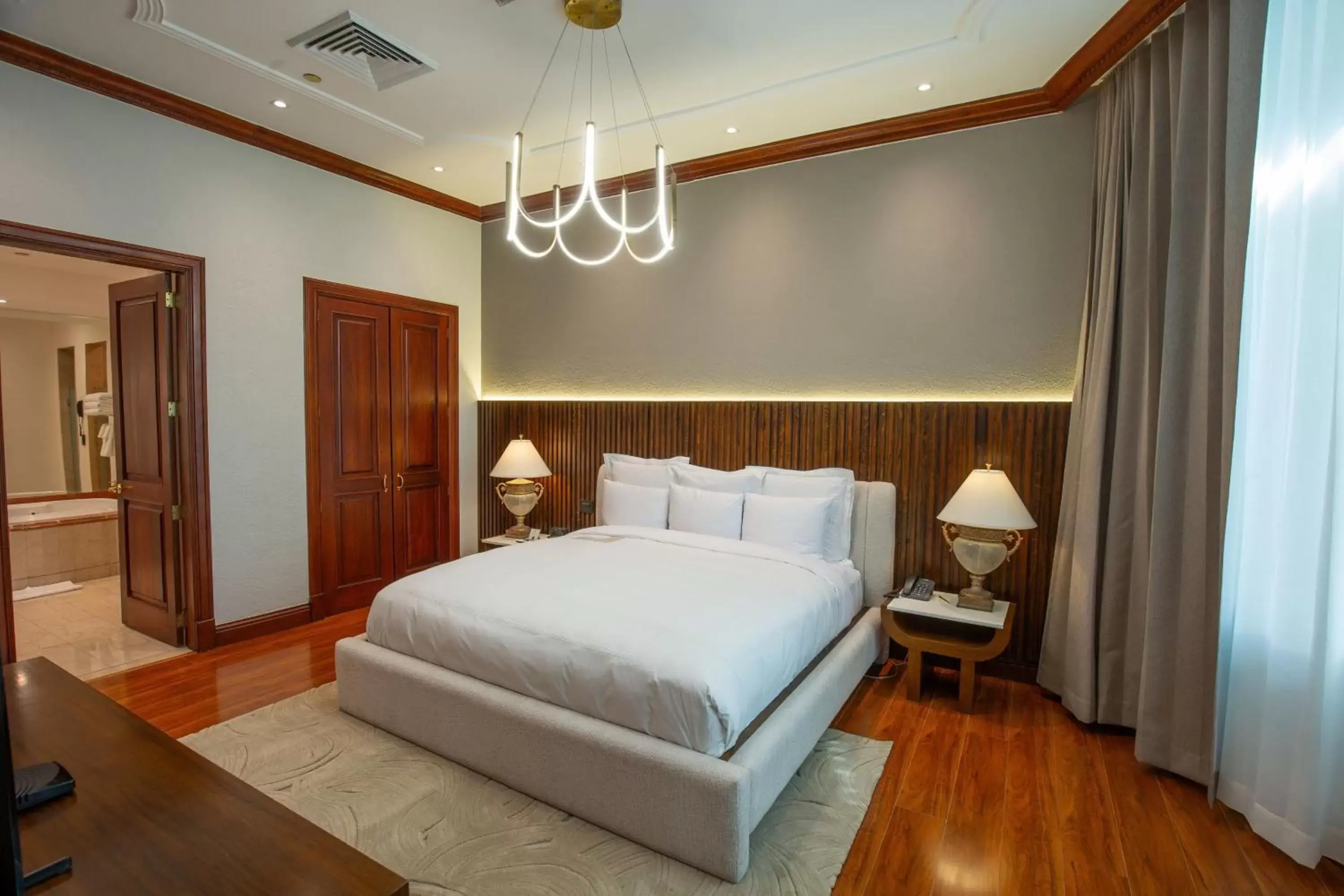 Bedroom, Bed in JW Marriott Quito