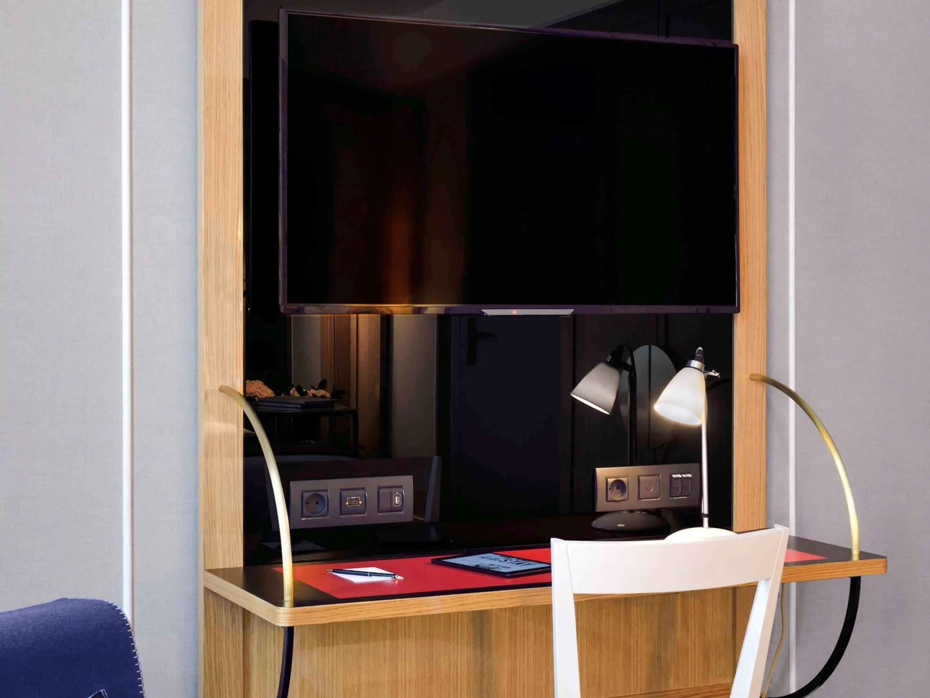 Photo of the whole room in l'Echiquier Opéra Hotel Paris - MGallery Collection