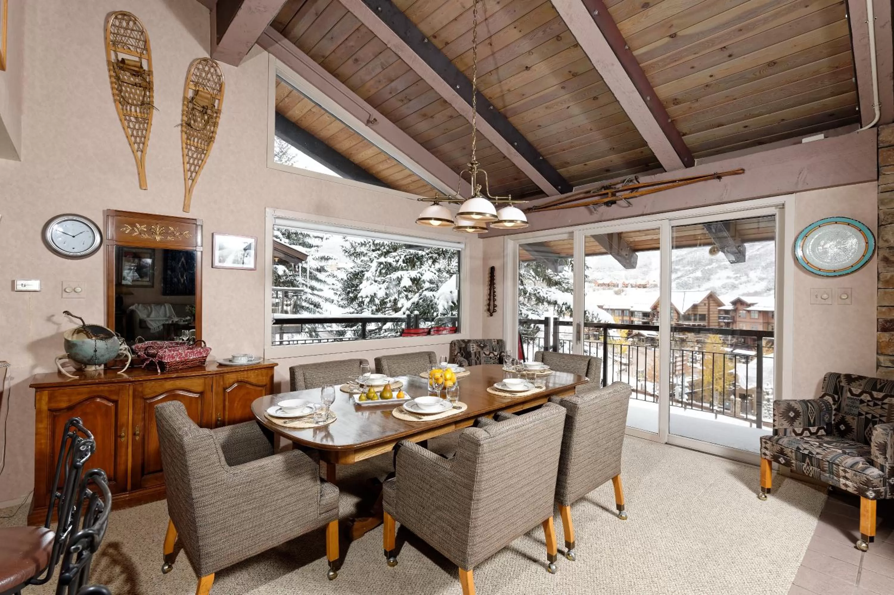 Dining area in The Crestwood Snowmass Village