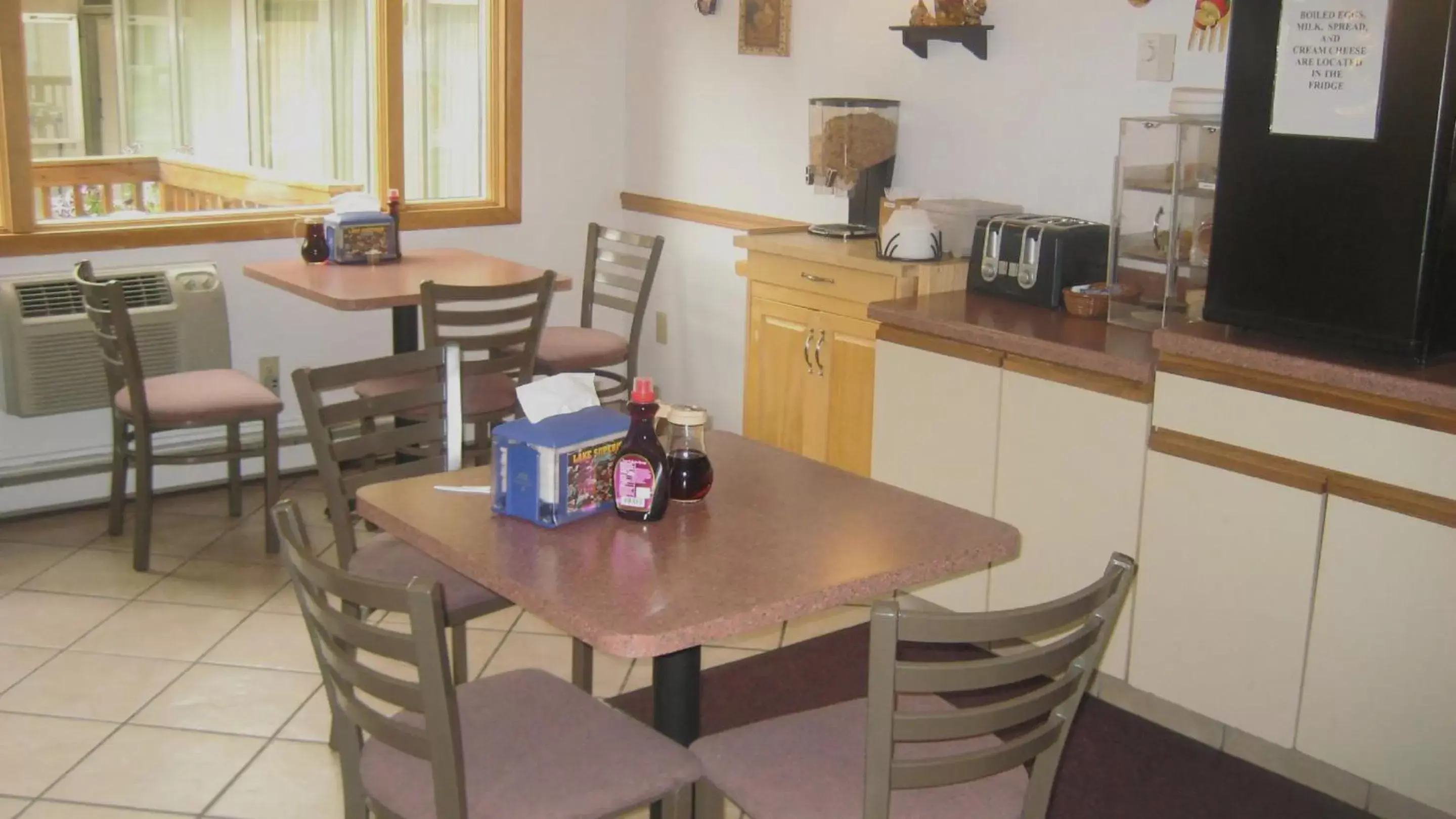 Breakfast in Magnuson Copper Crown Breakfast in Magnuson Copper Crown